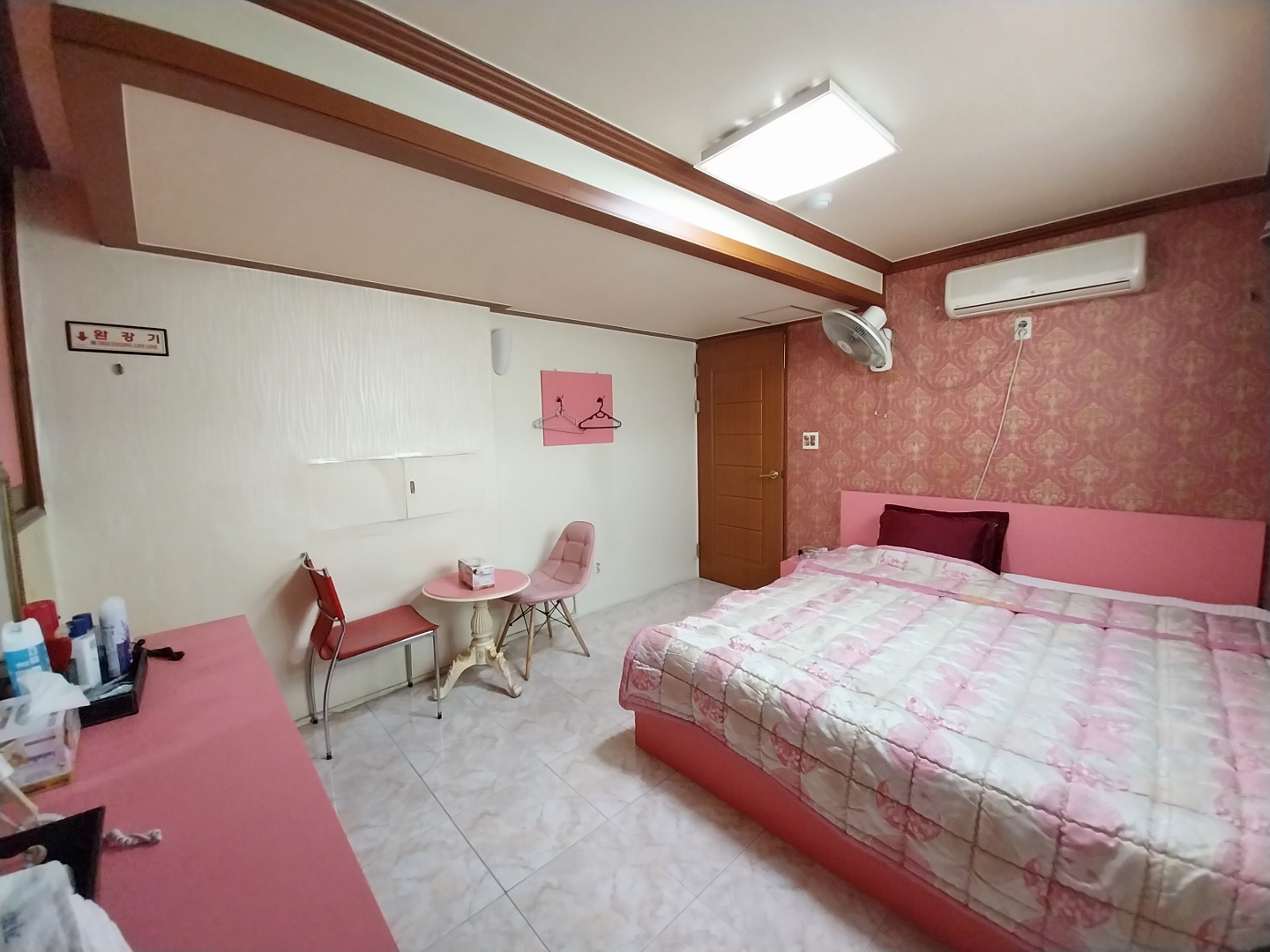 room detail thumbnail 0