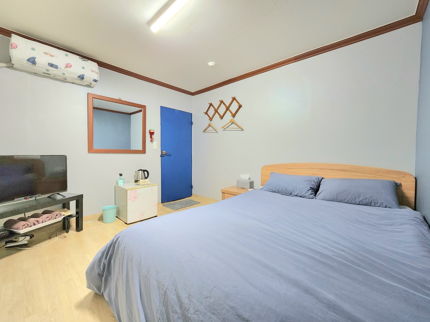 room detail thumbnail 2