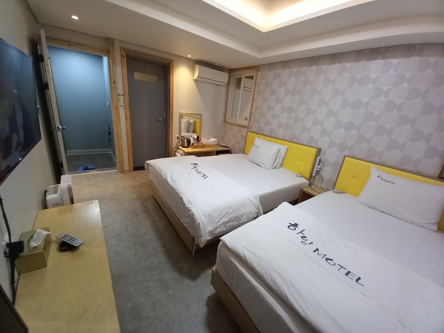 room detail thumbnail 1