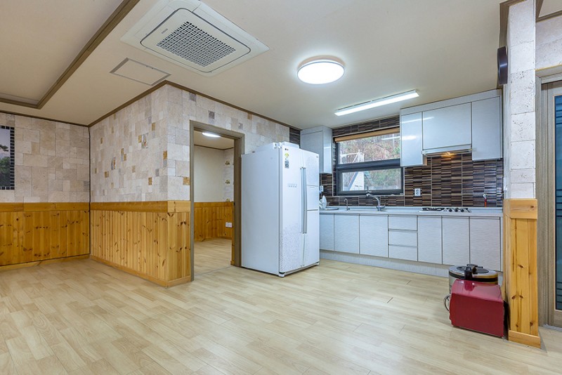 https://yaimg.yanolja.com/v5/2023/01/03/14/63b43f59c75648.55609539.jpg
