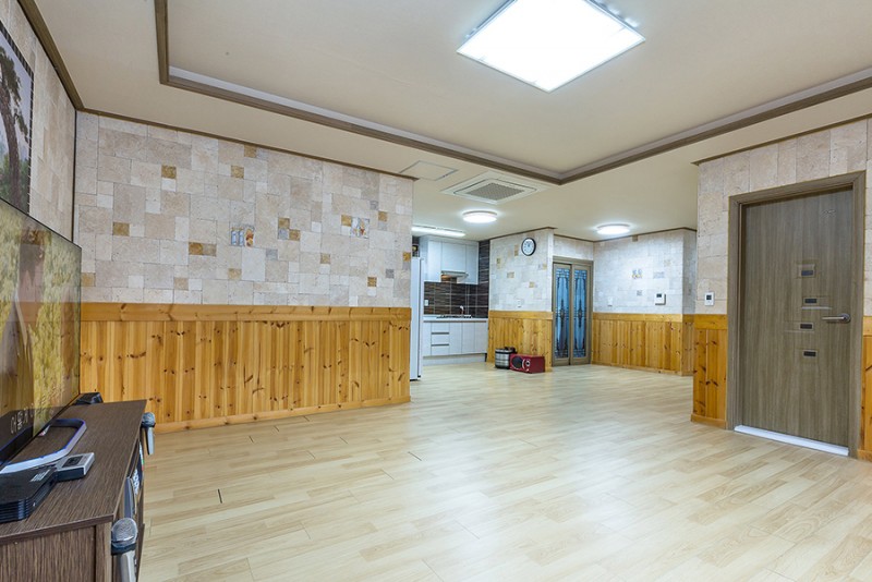 https://yaimg.yanolja.com/v5/2023/01/03/14/63b43f5a6366f7.99616023.jpg