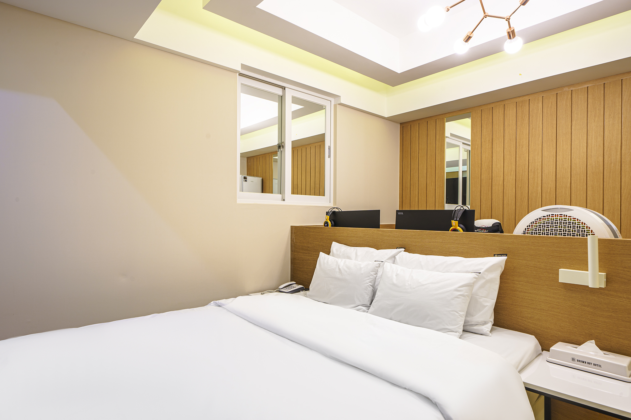 room detail thumbnail 2