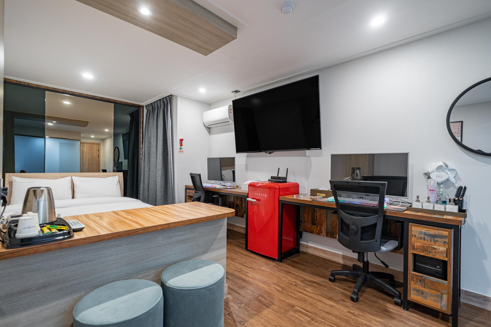 room detail thumbnail 1