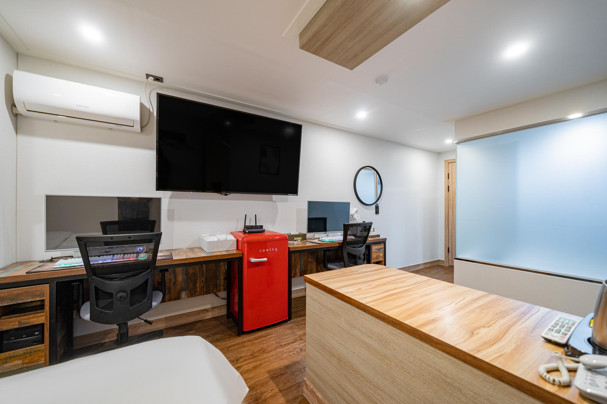 room detail thumbnail 2