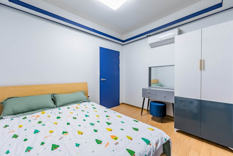 room detail thumbnail 2