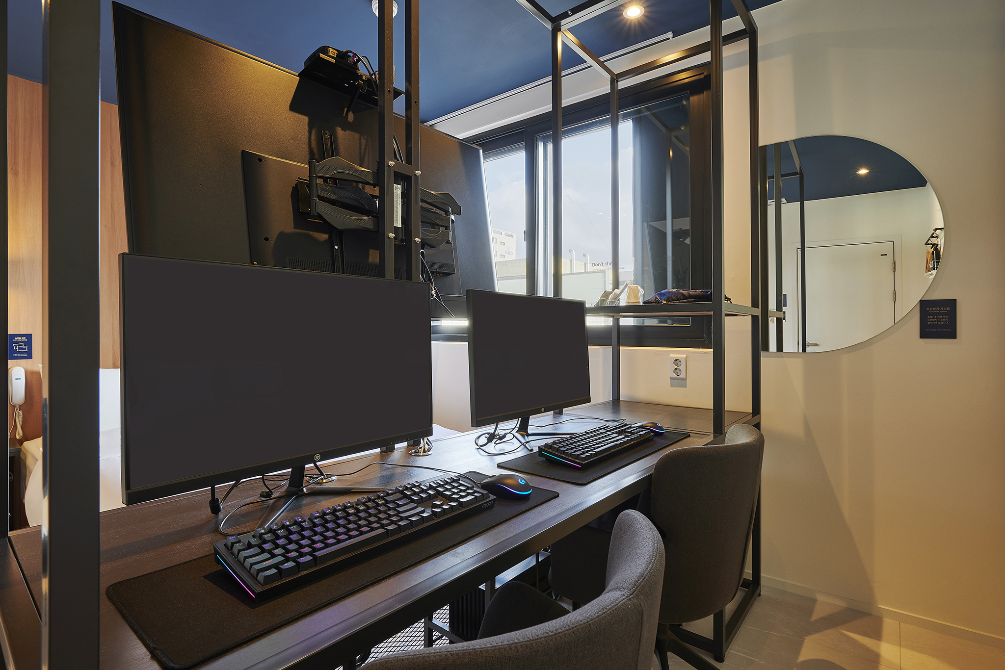 room detail thumbnail 1
