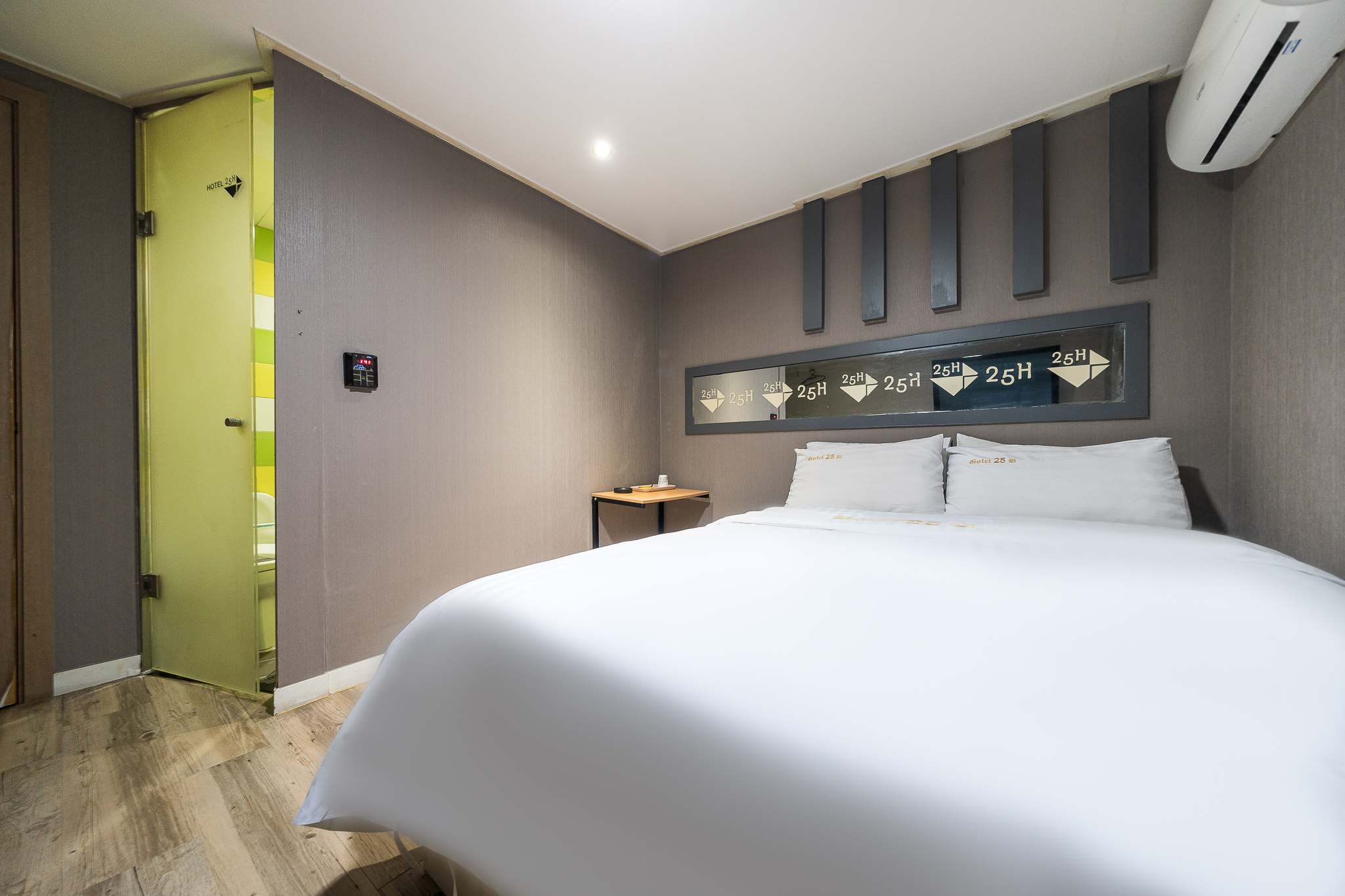 room detail thumbnail 2