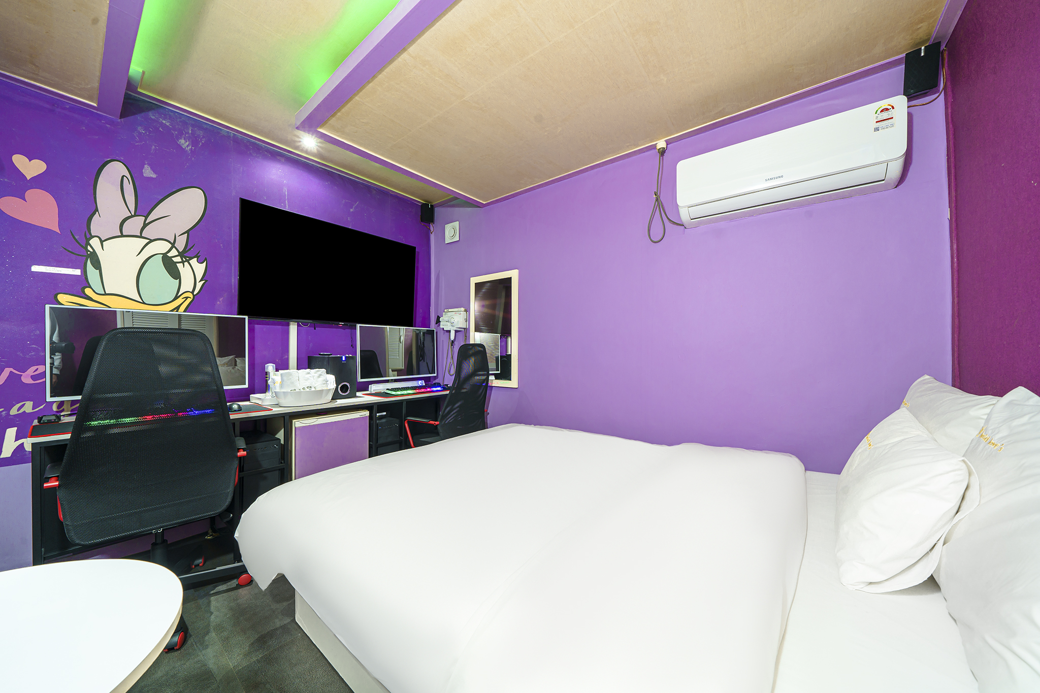 room detail thumbnail 1