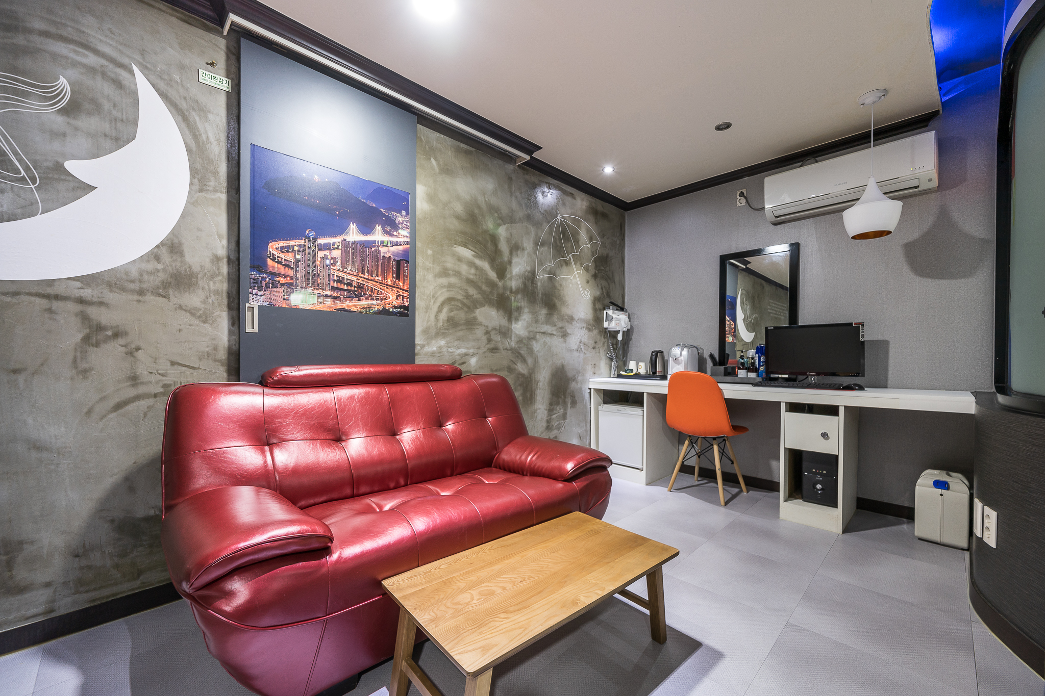 room detail thumbnail 2