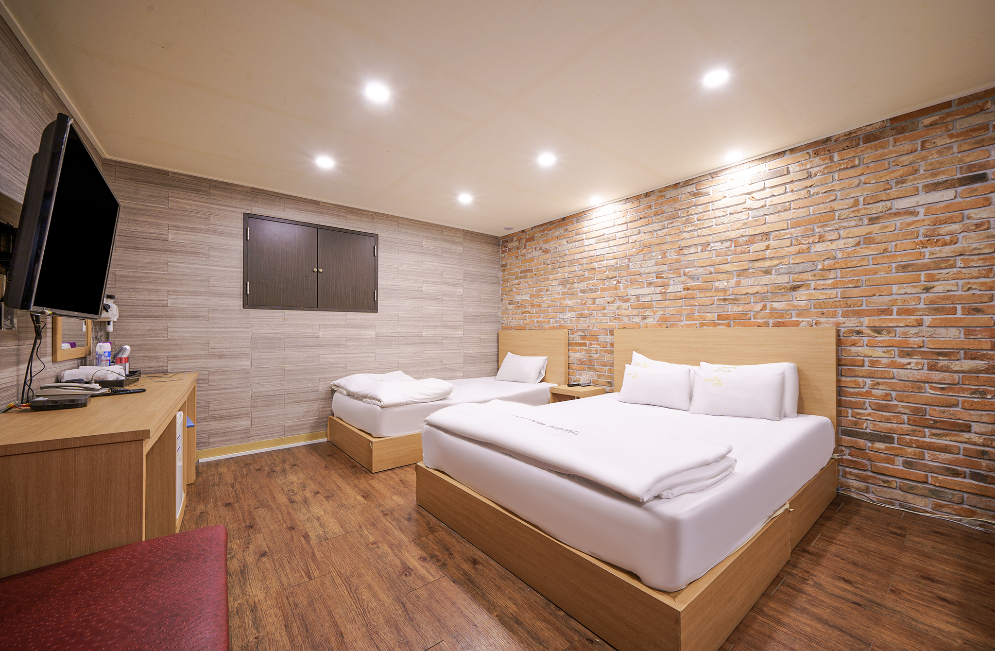 별관ㅣ트윈Bㅣ더블베드1+싱글베드1(넷플릭스ㅣ스파욕조ㅣ고데기)