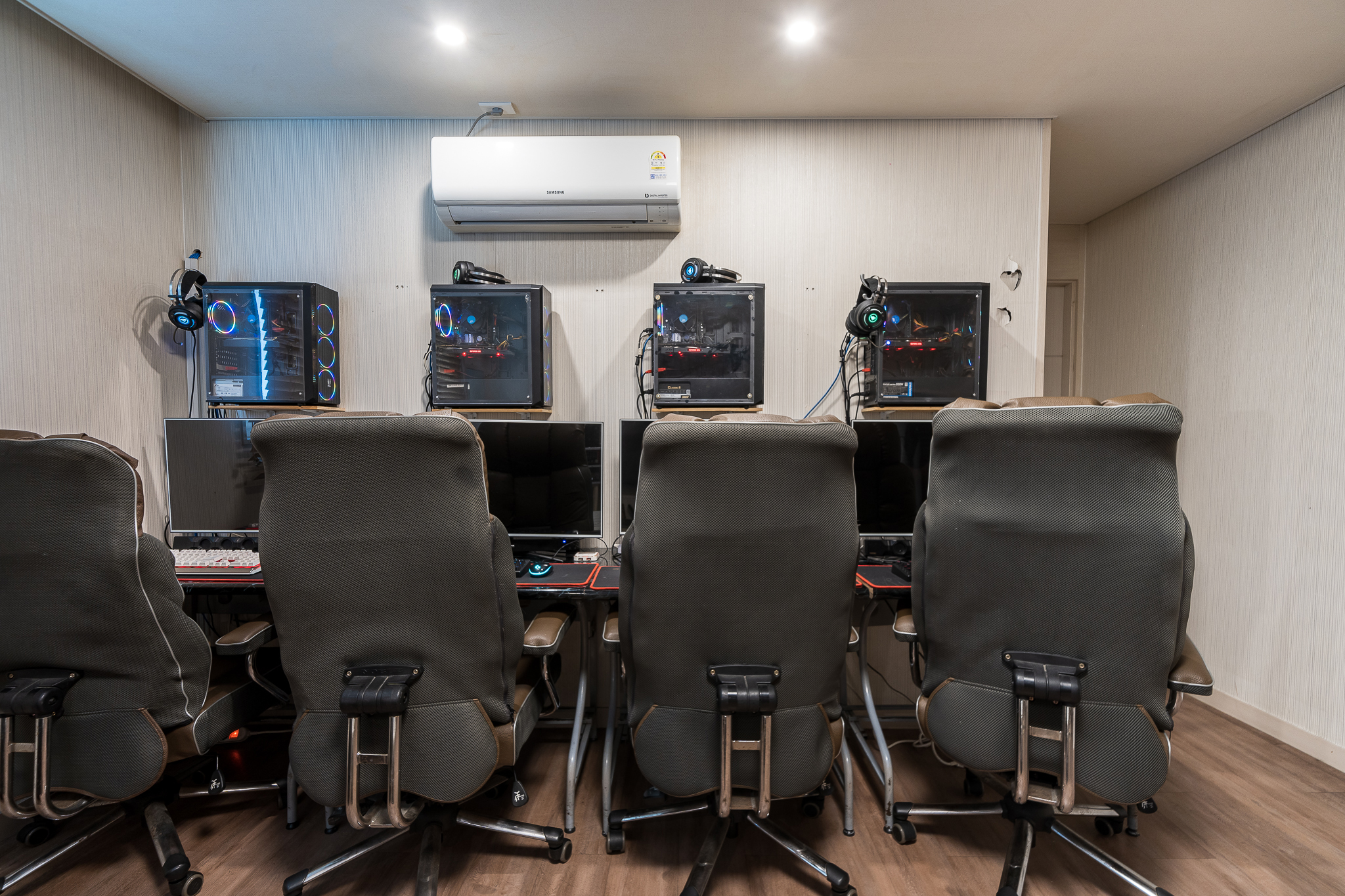 room detail thumbnail 2