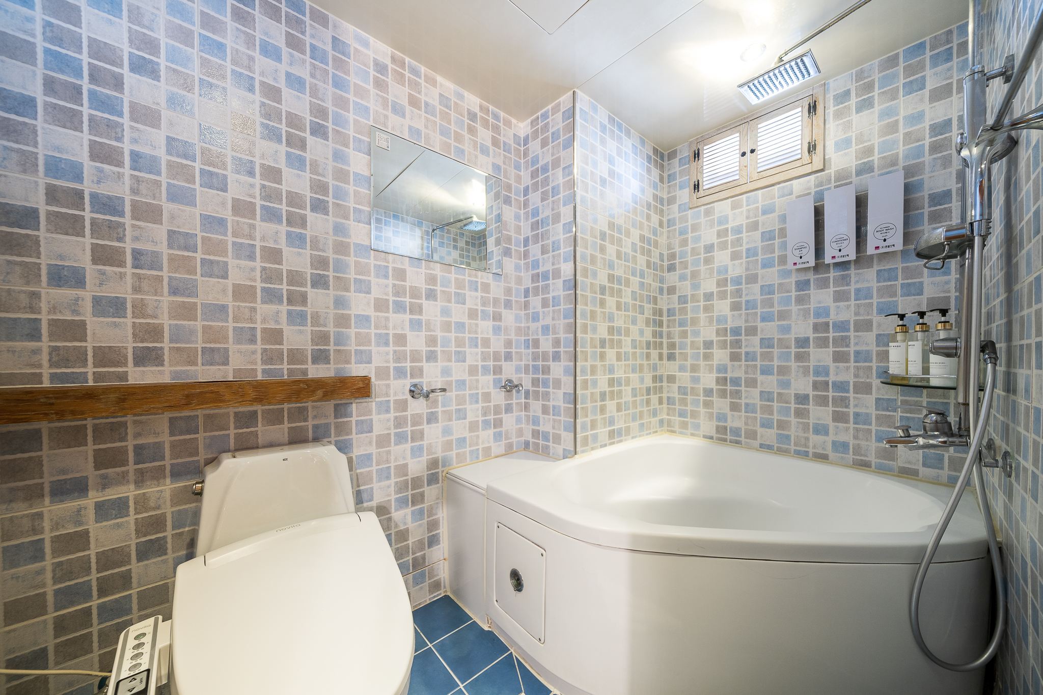 room detail thumbnail 2