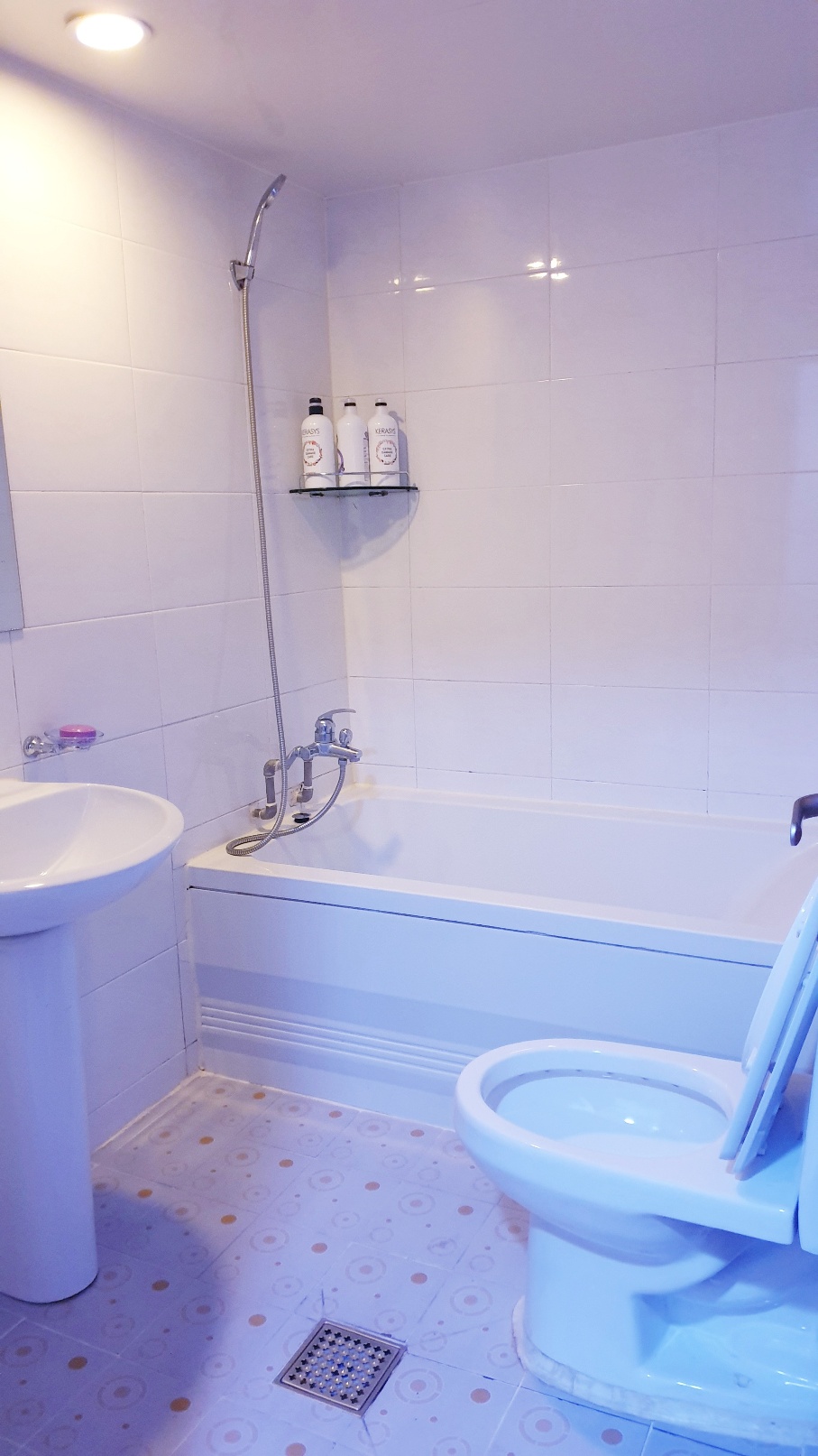 room detail thumbnail 2