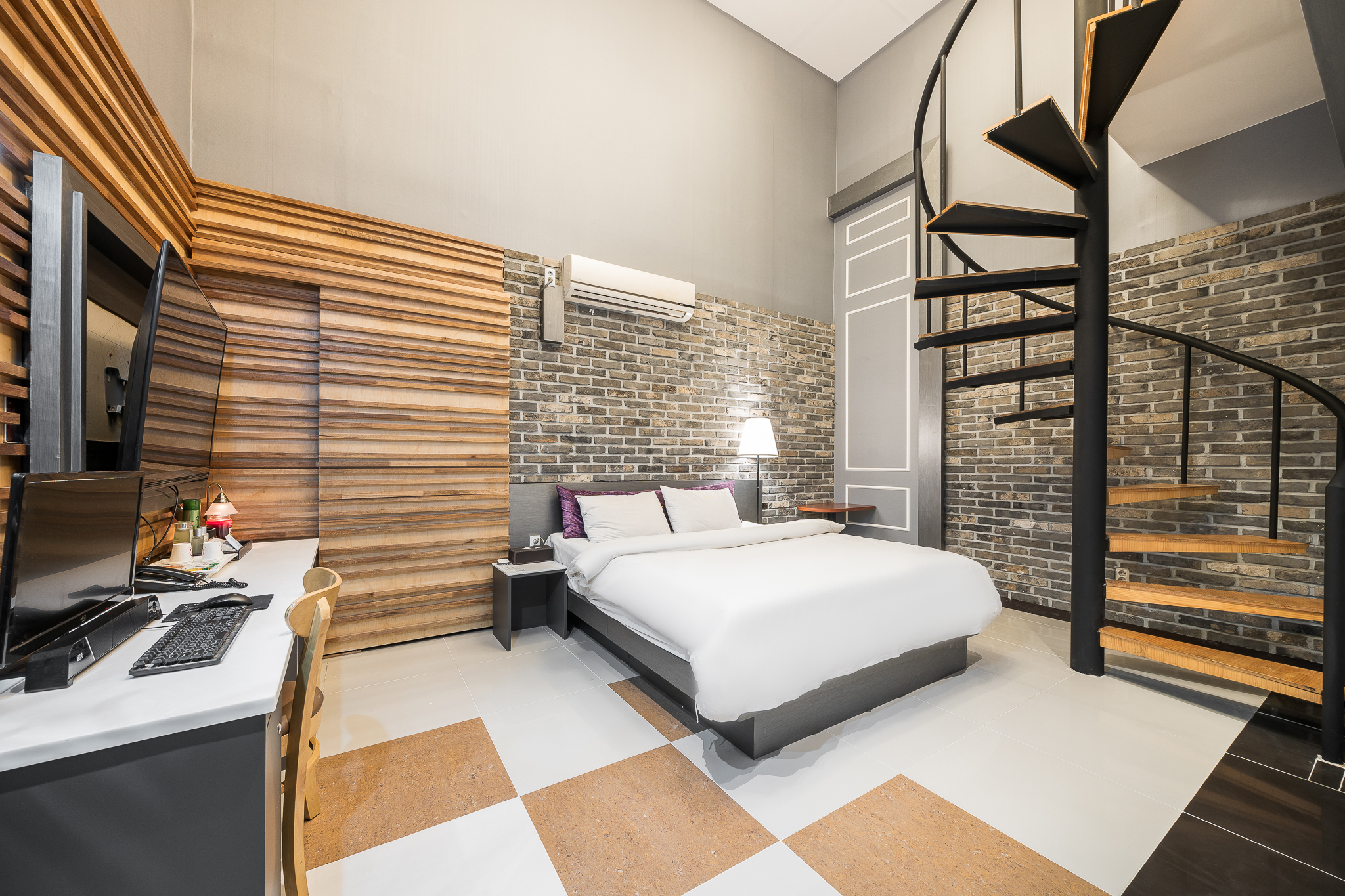 room detail thumbnail 0