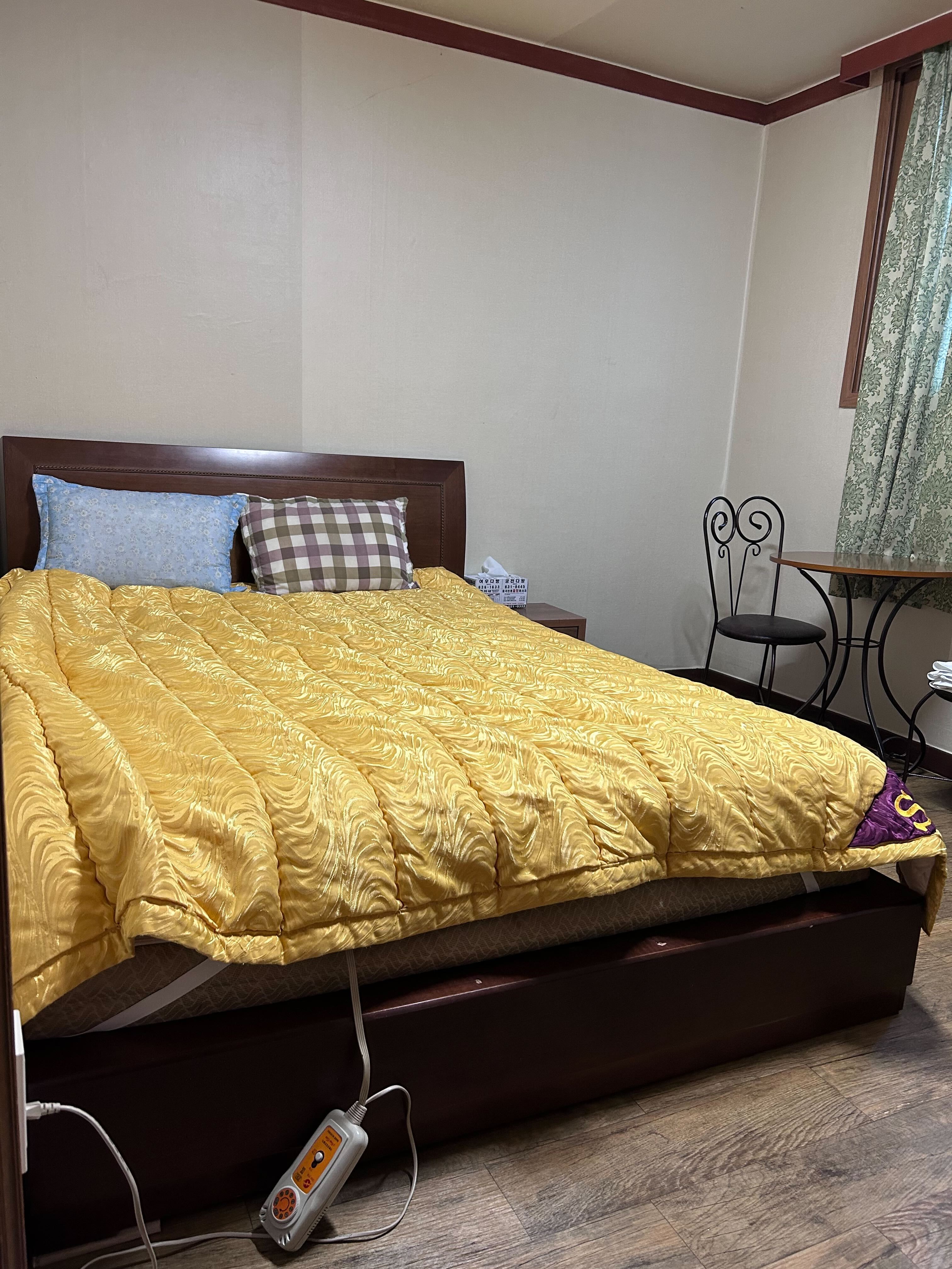 room detail thumbnail 0