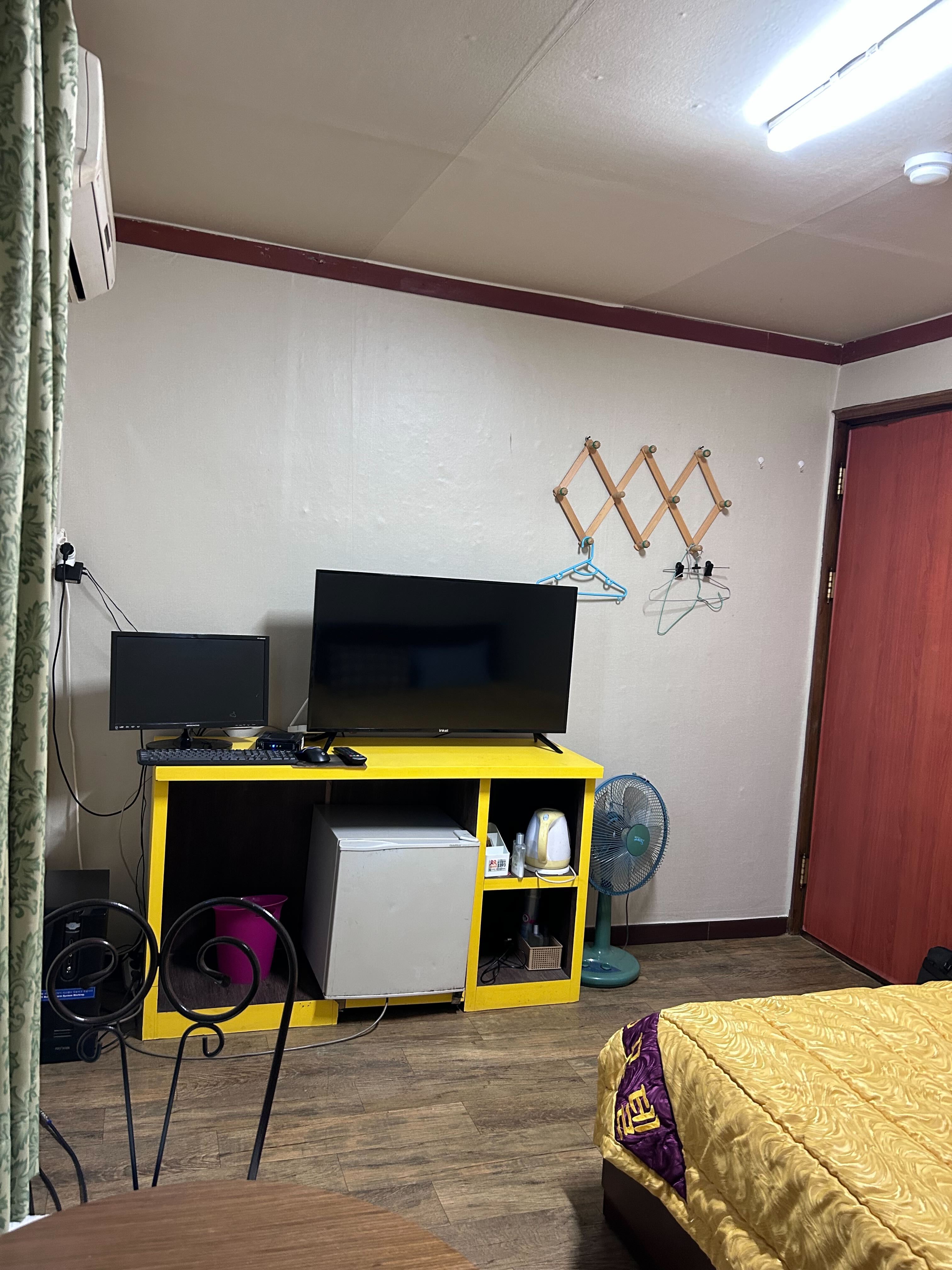 room detail thumbnail 1