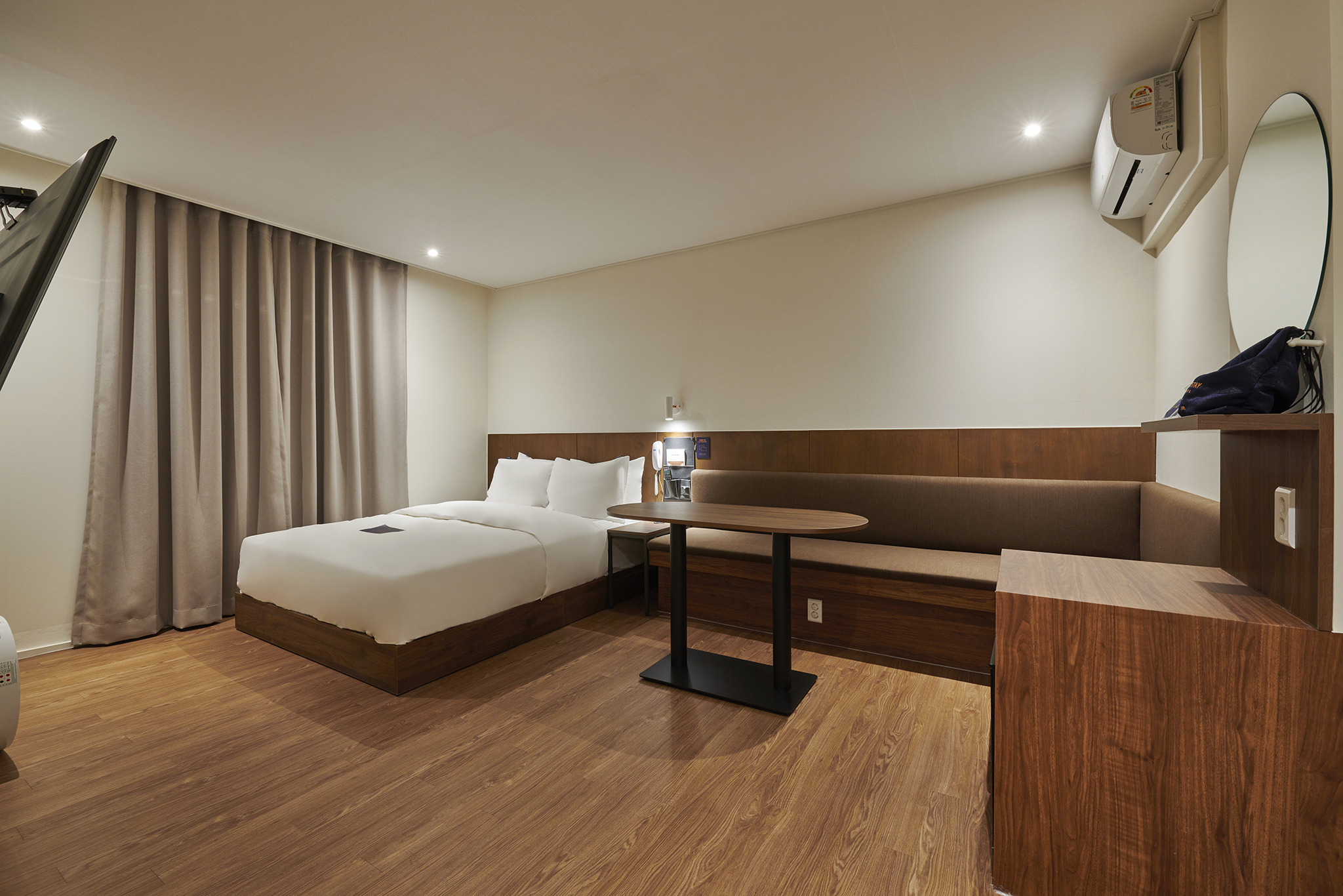 room detail thumbnail 0