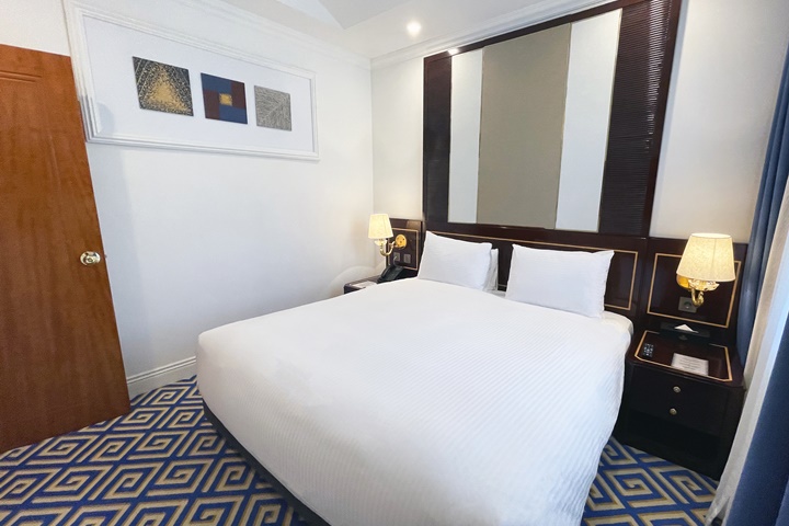 room detail thumbnail 2