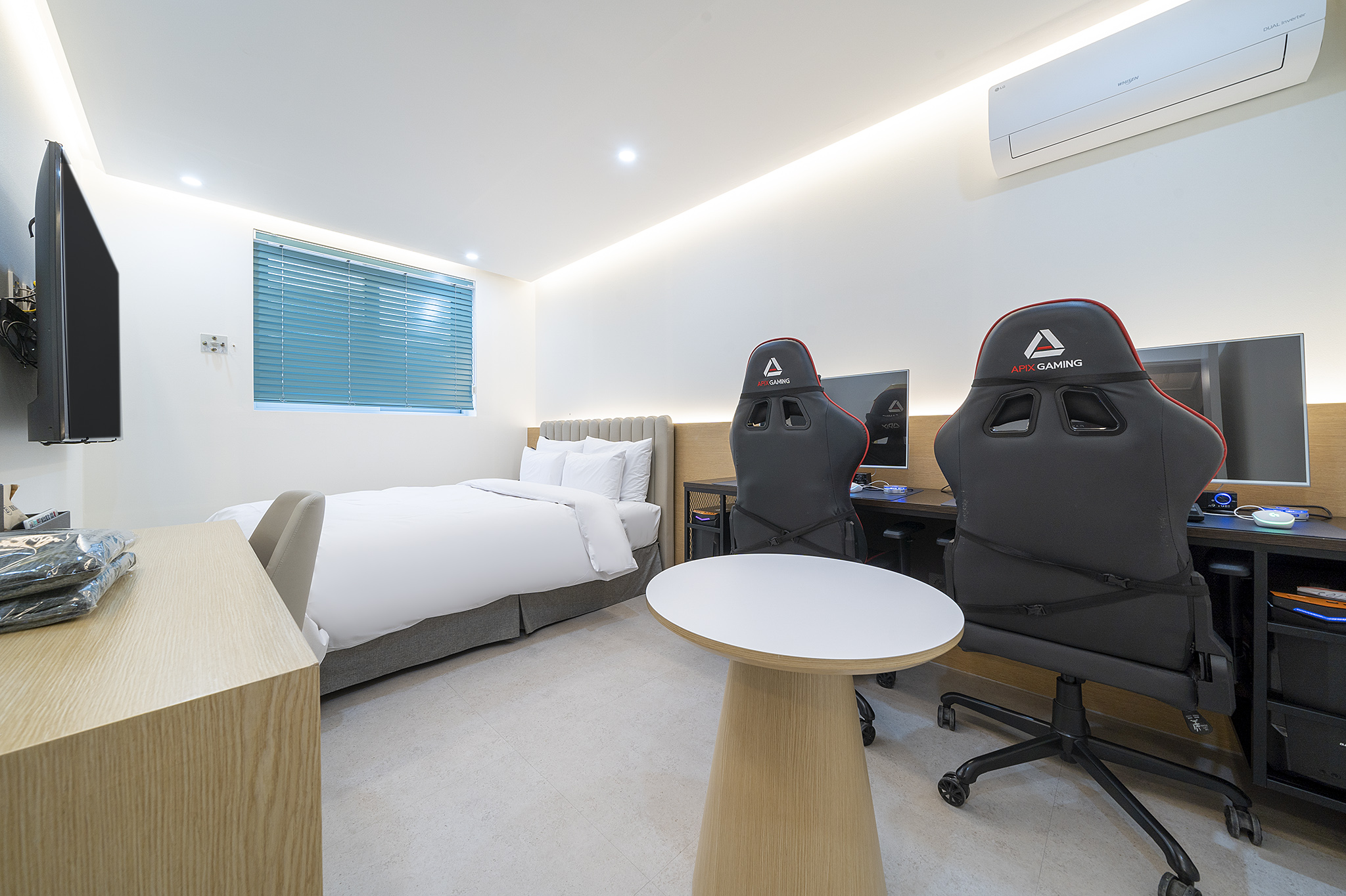 room detail thumbnail 1