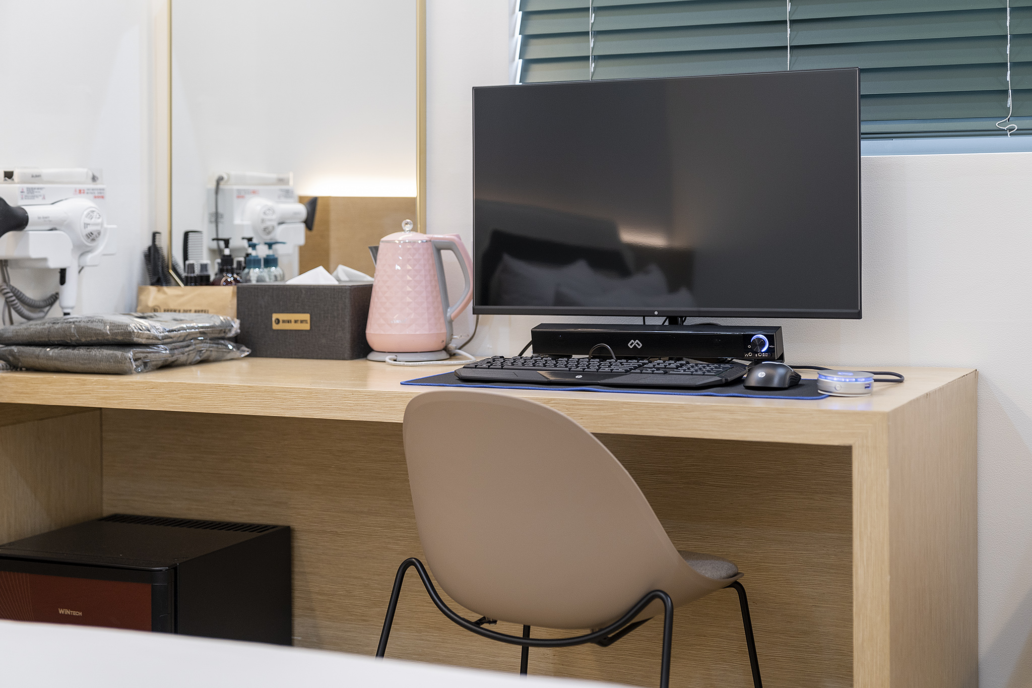 room detail thumbnail 2