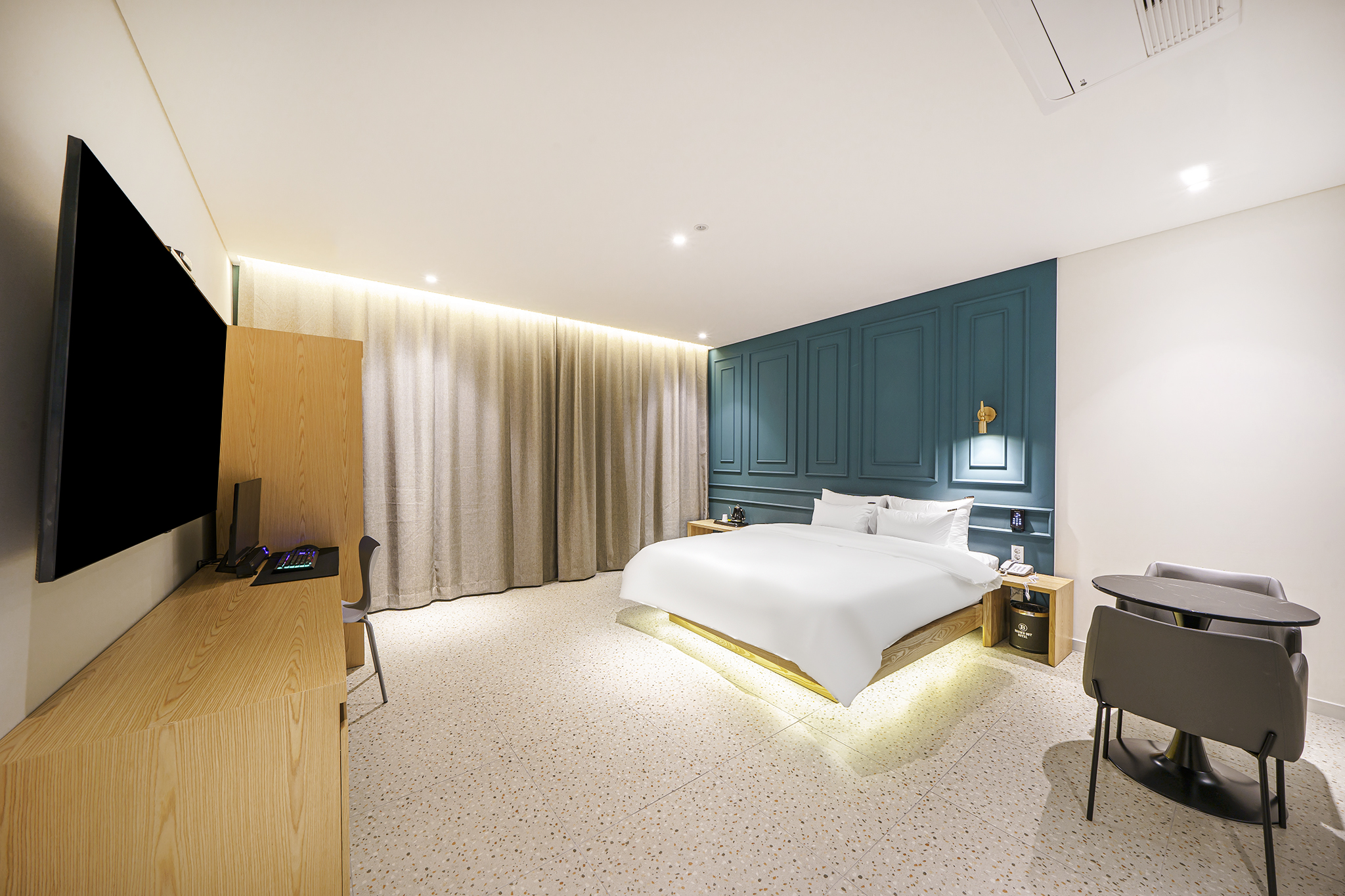 room detail thumbnail 0