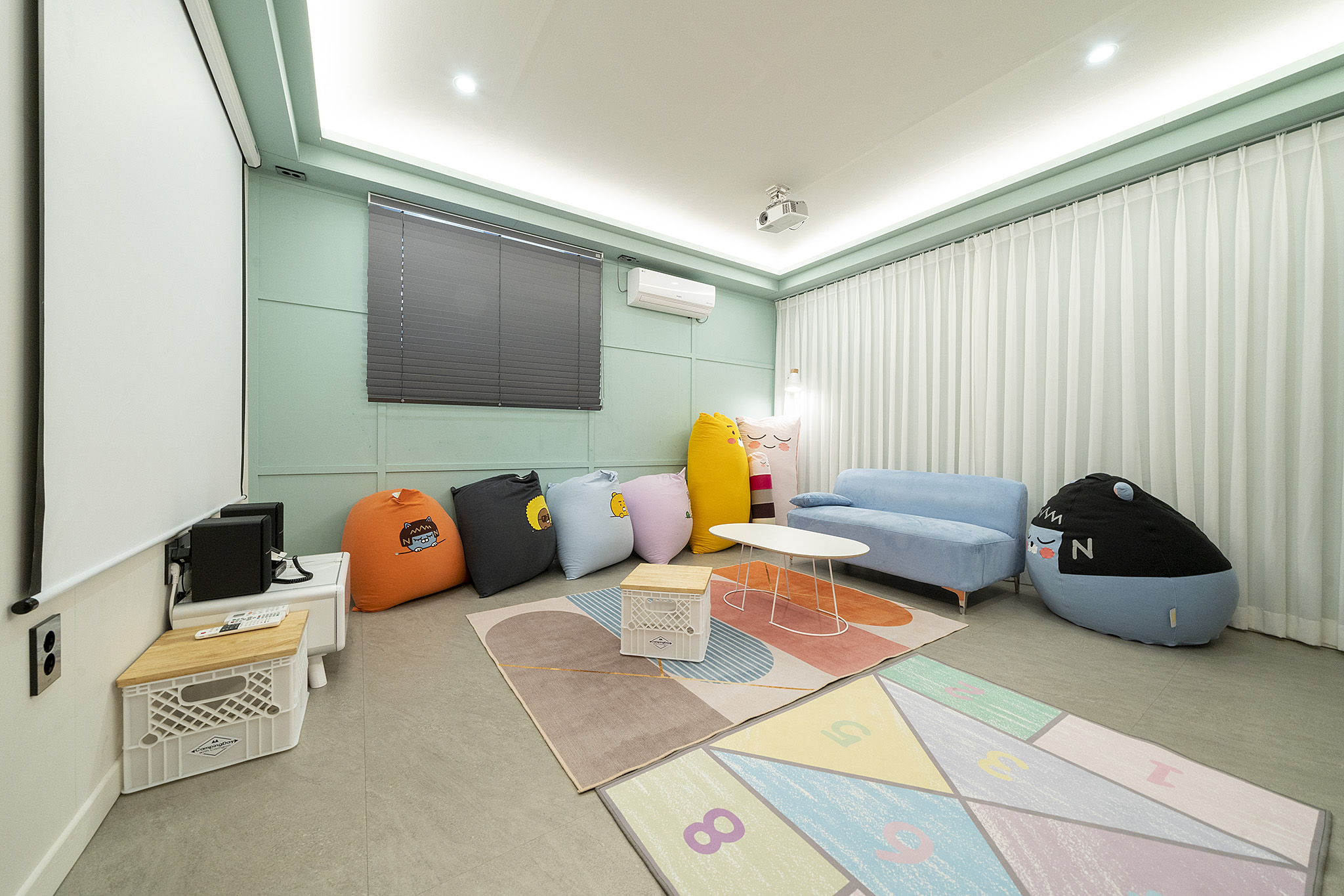 room detail thumbnail 1
