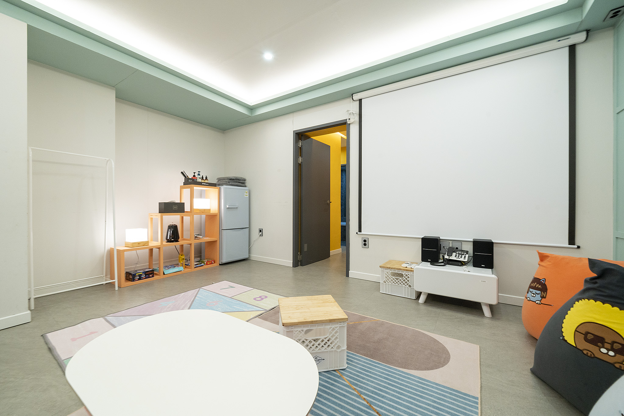 room detail thumbnail 2