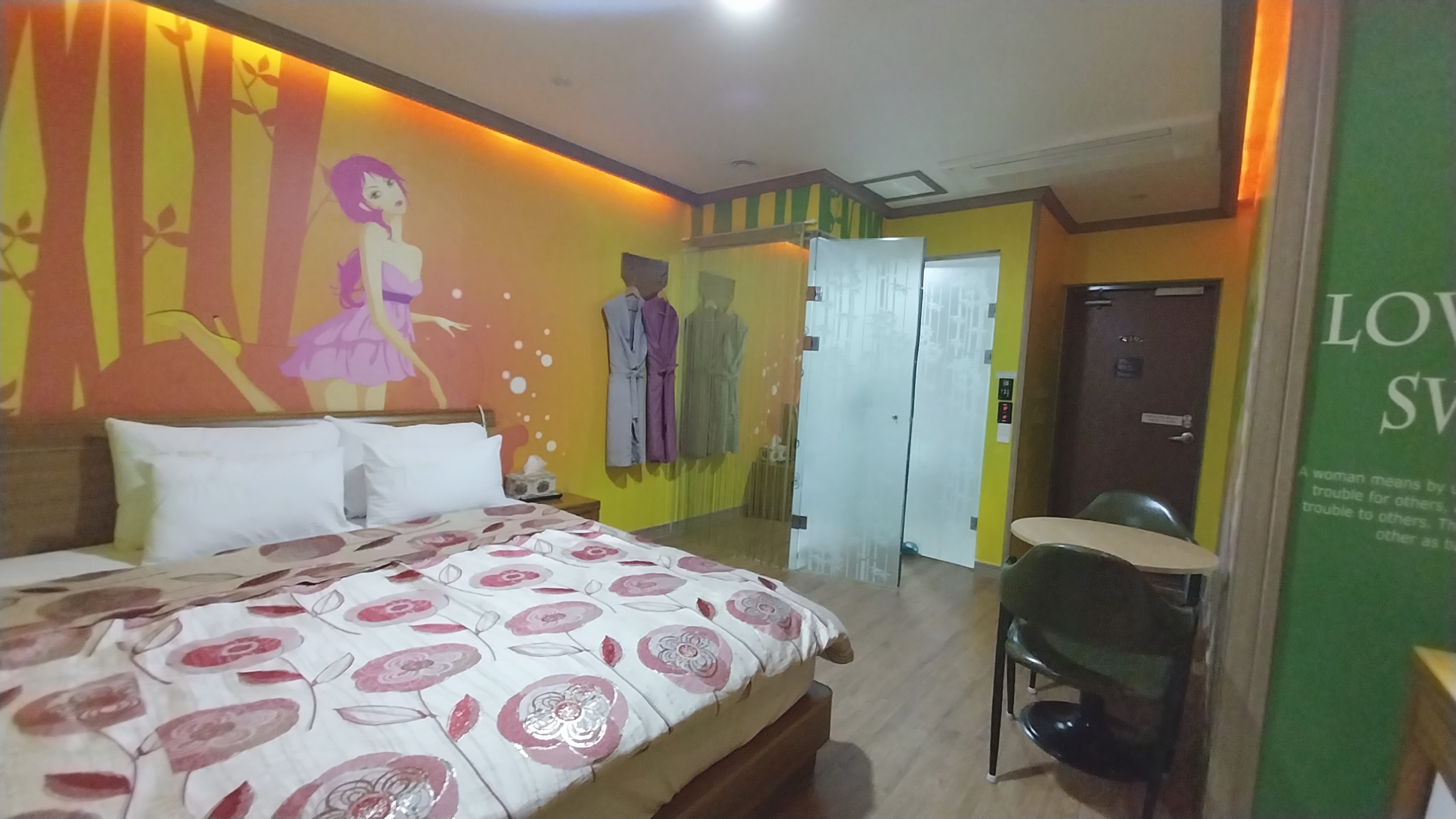 room detail thumbnail 1