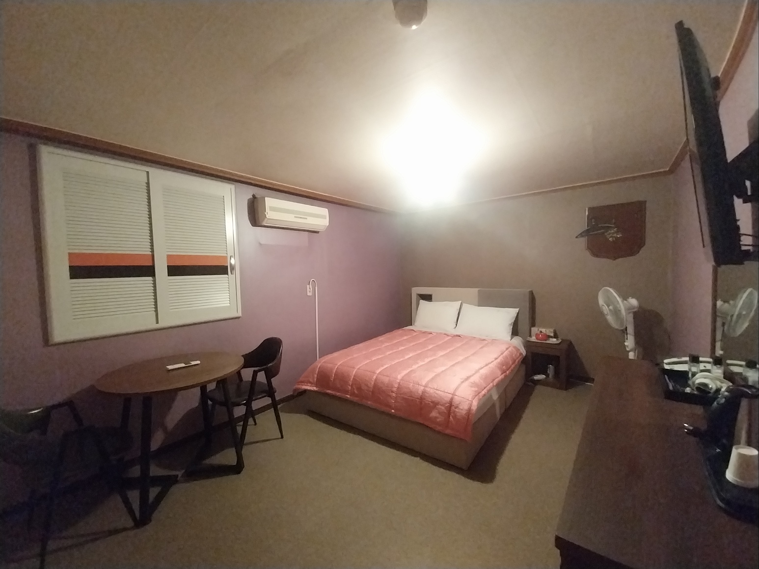 room detail thumbnail 2