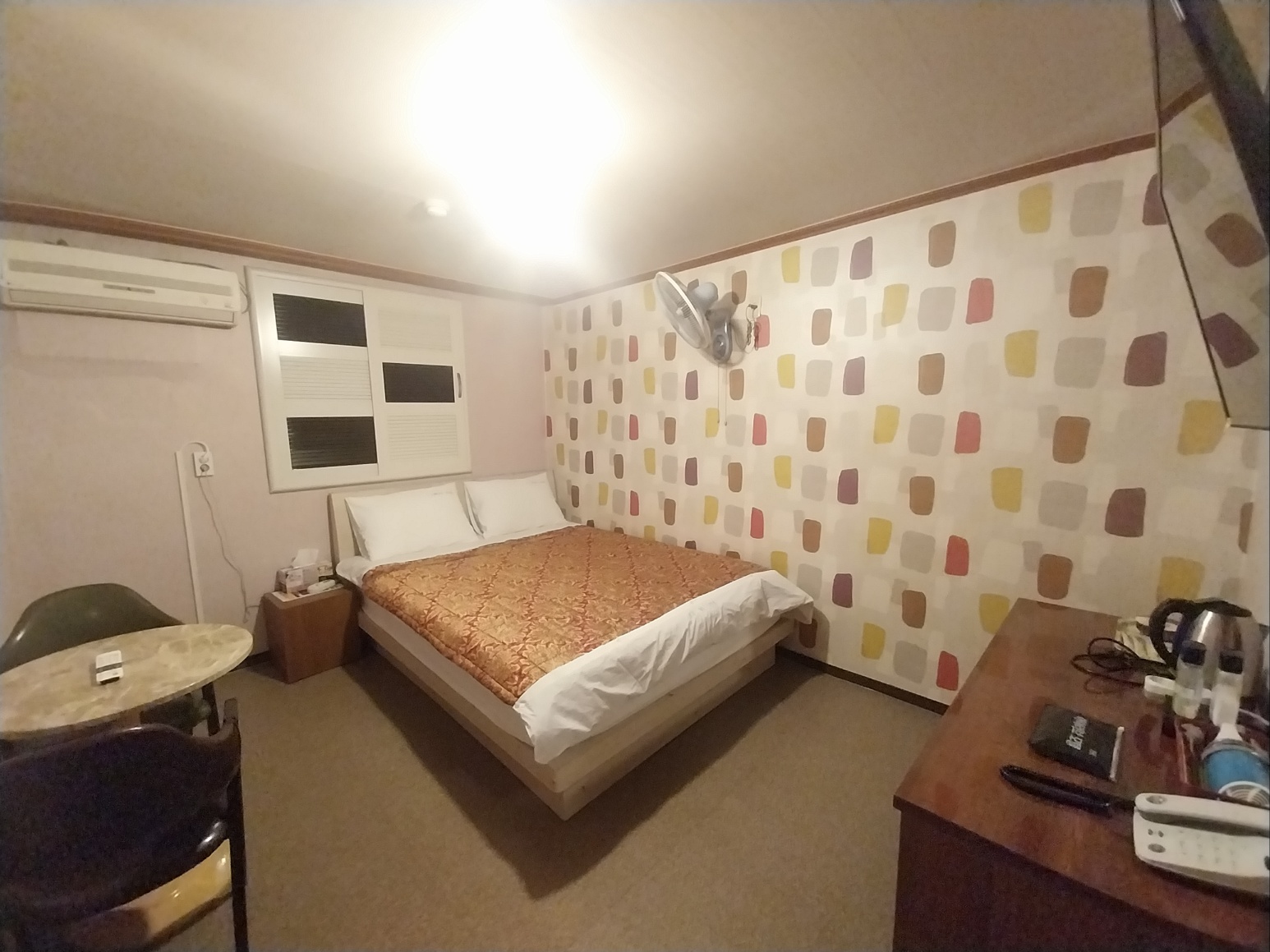 room detail thumbnail 2