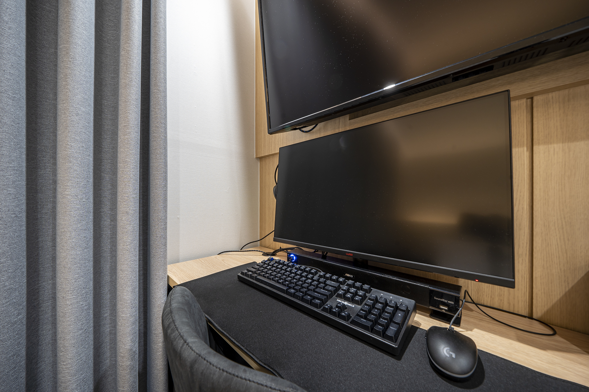 room detail thumbnail 2