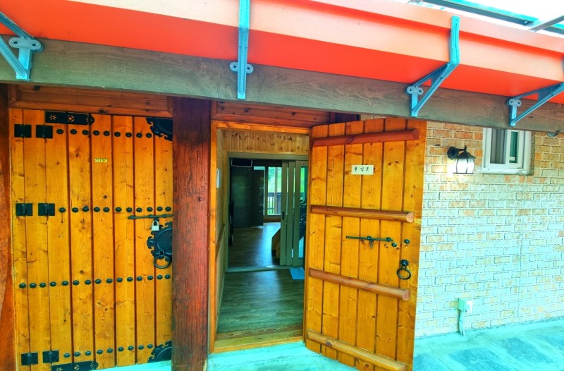 https://yaimg.yanolja.com/v5/2023/02/10/17/63e681c79c1bd9.61610982.jpg