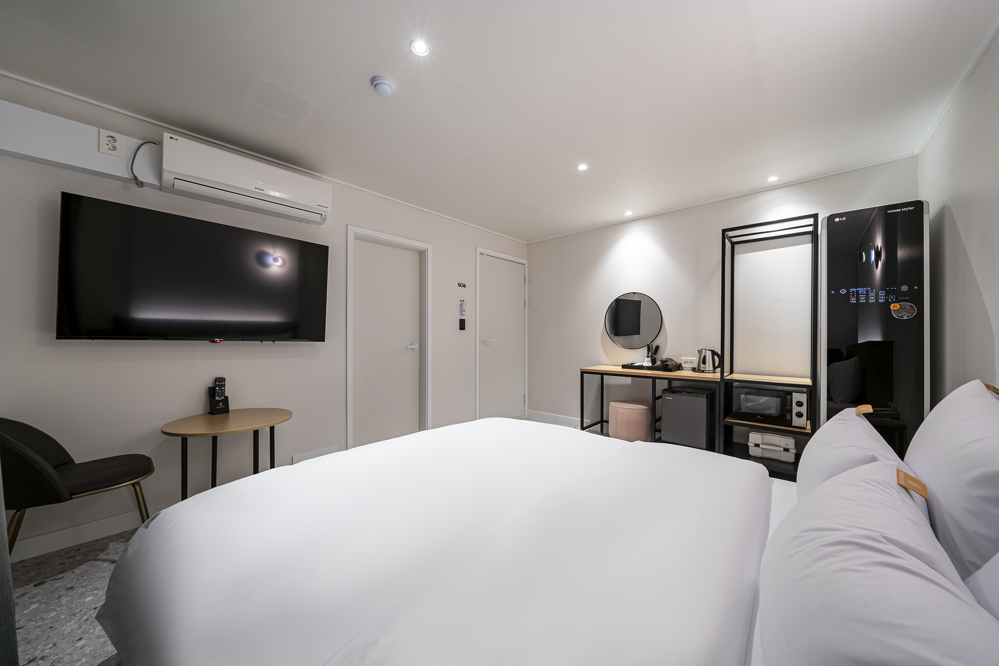 room detail thumbnail 0