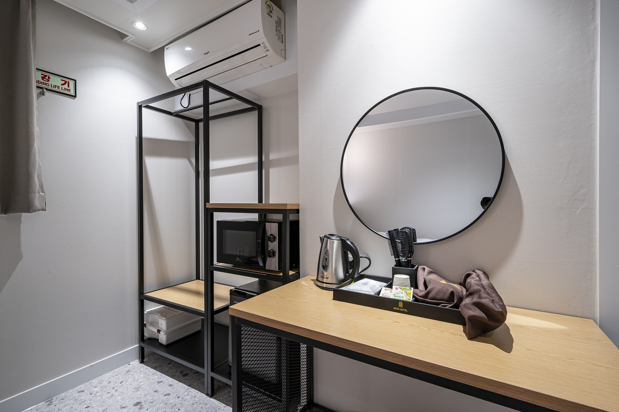 room detail thumbnail 2