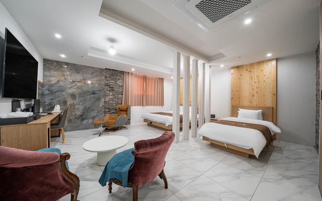 괴산 호텔 더킹