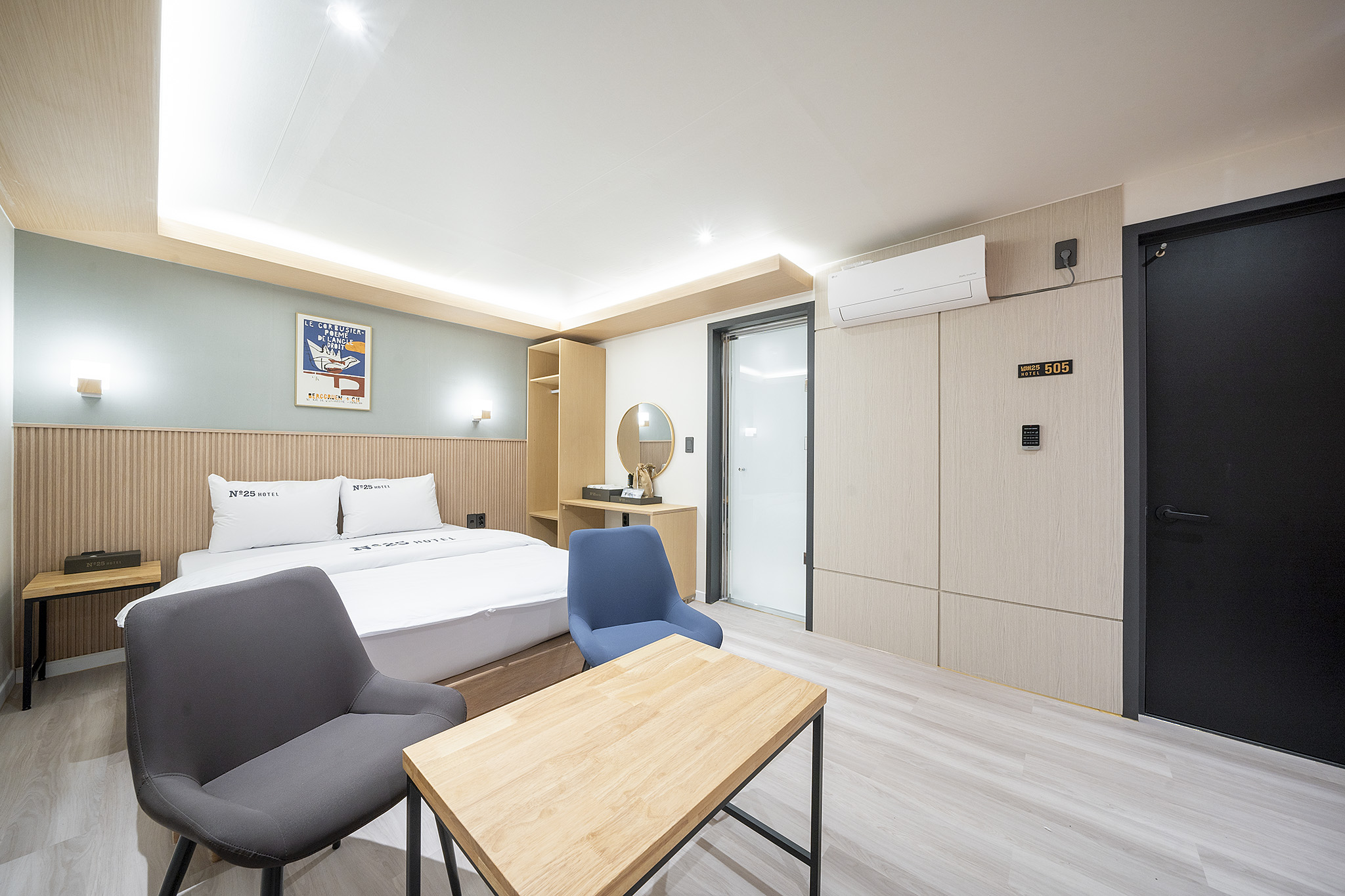 room detail thumbnail 2