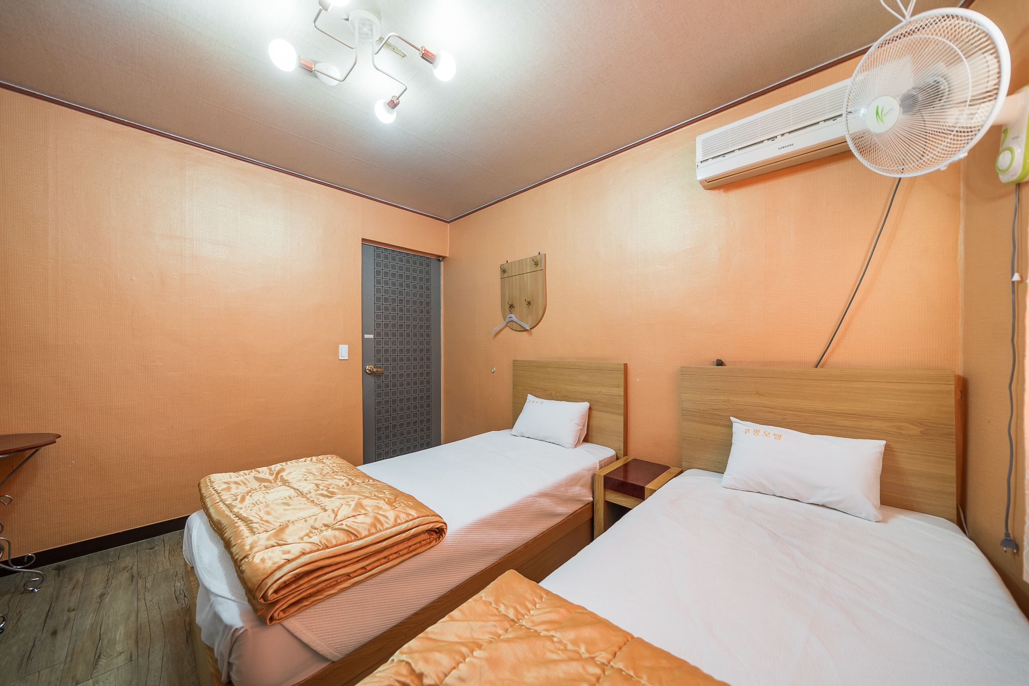 room detail thumbnail 2