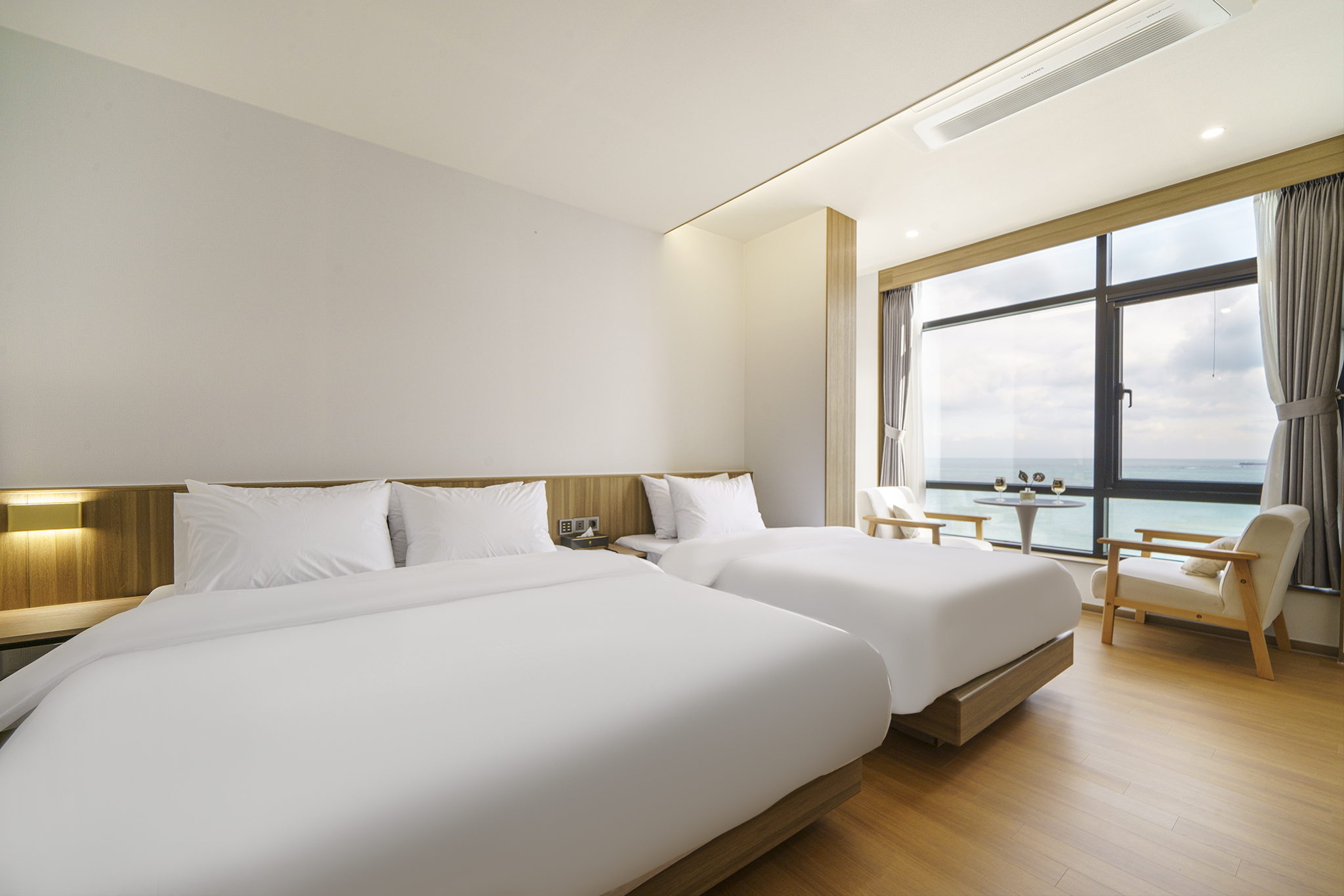 디럭스 트윈 에메랄드 오션뷰(싱글+더블,에어드레서, 넷플릭스(개인계정))