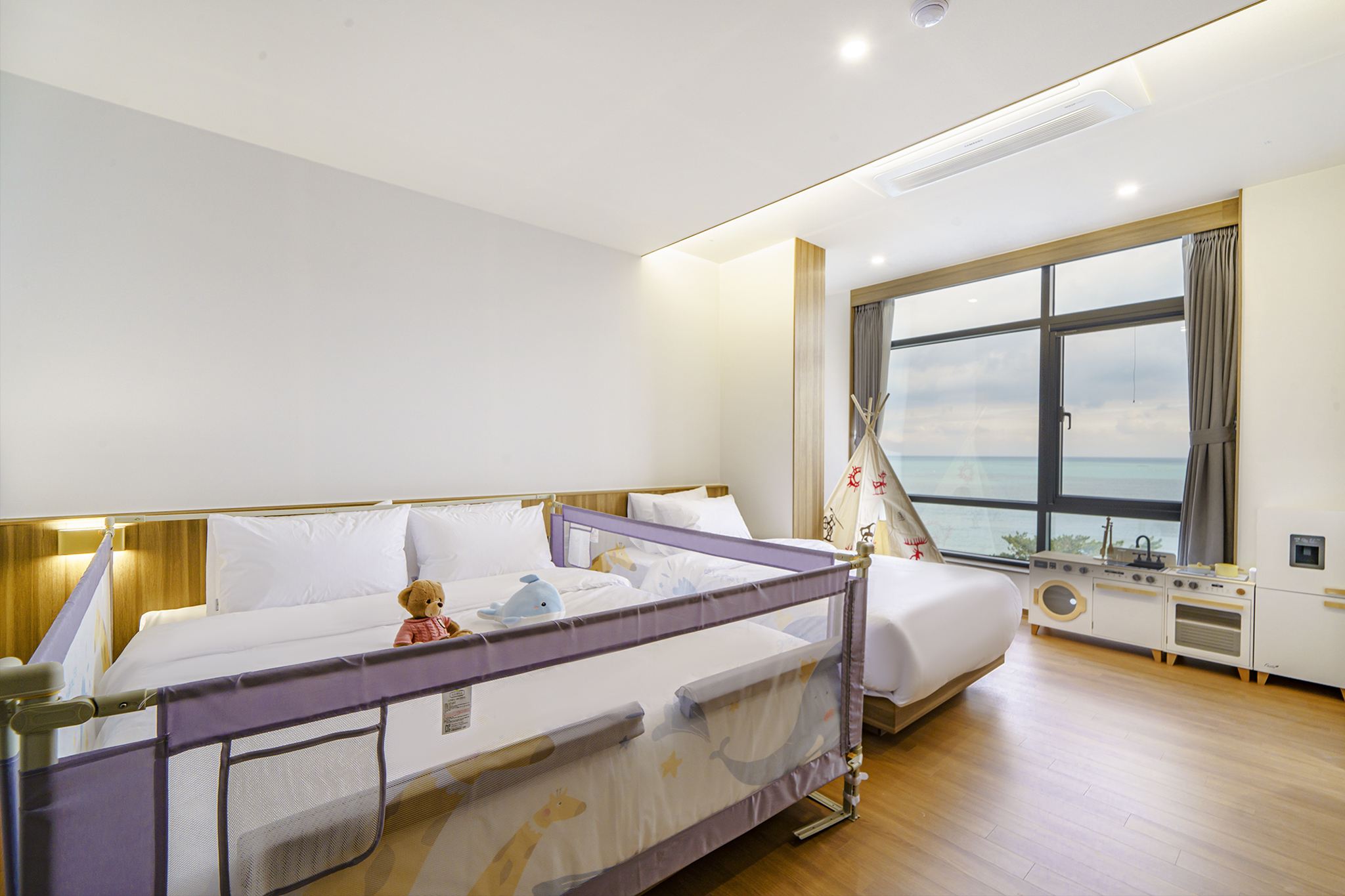 디럭스트윈 Kids 에메랄드 오션뷰(침대가드+인디언텐트+주방놀이+넷플릭스)