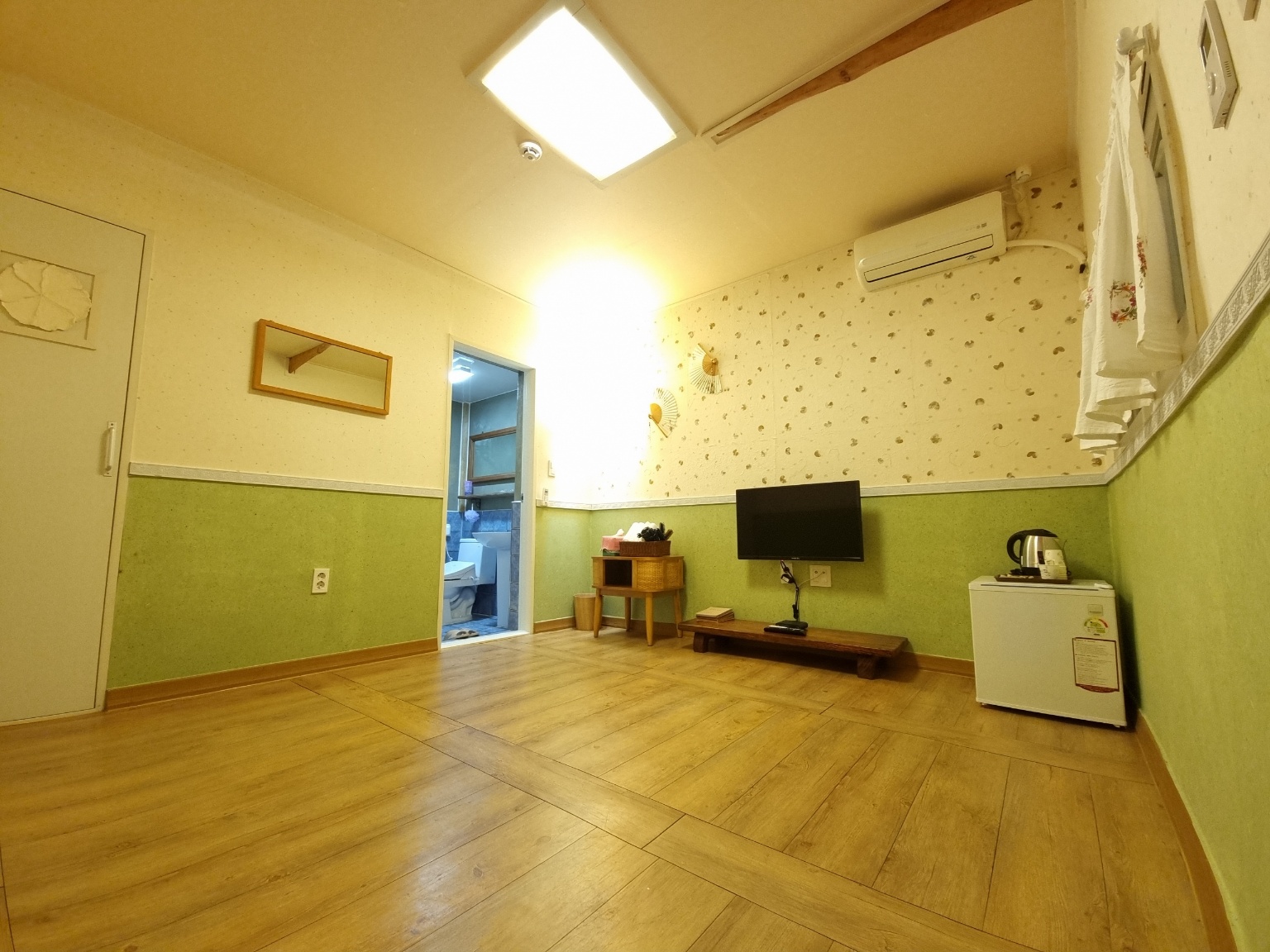 room detail thumbnail 0