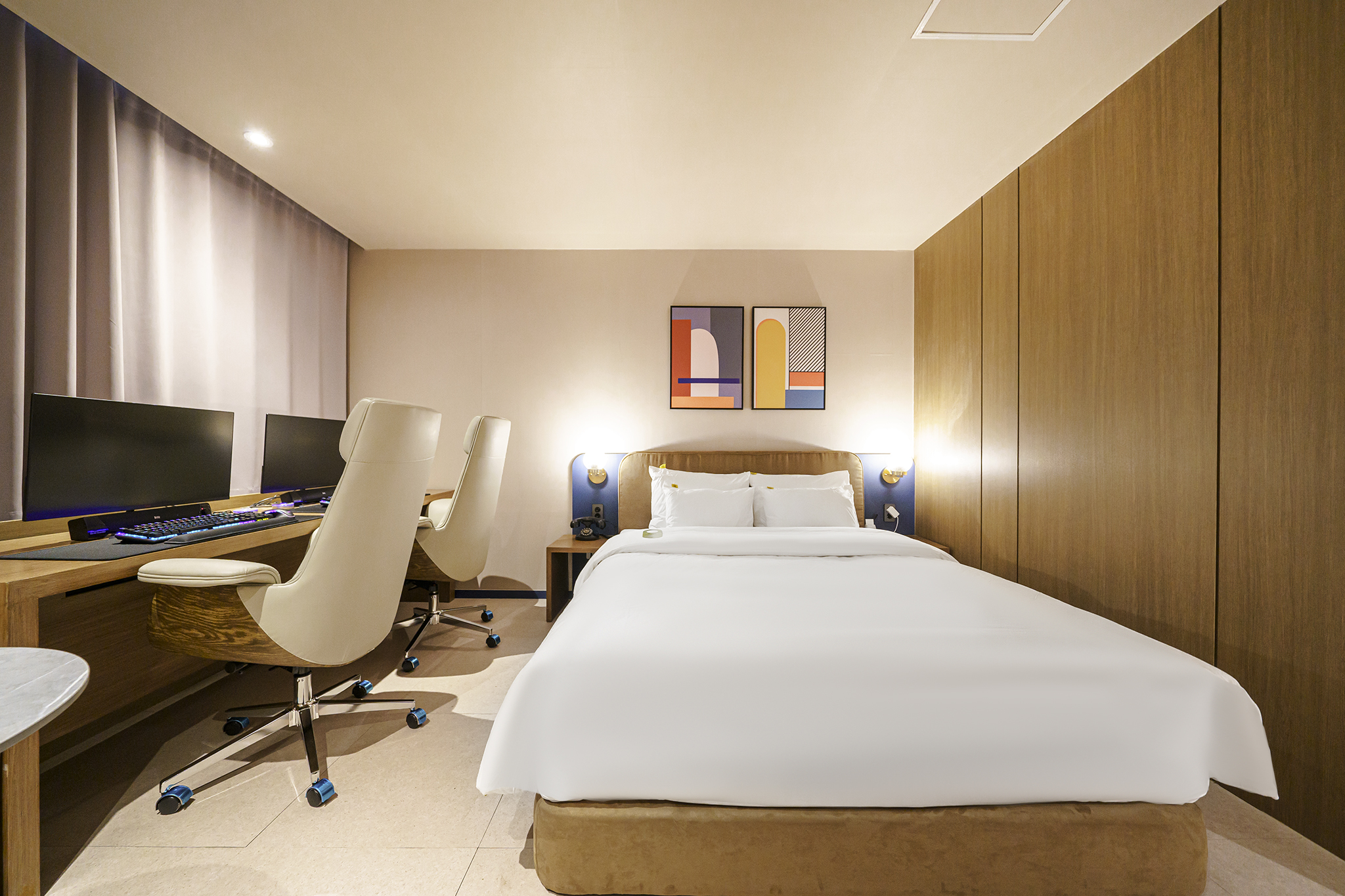 room detail thumbnail 1