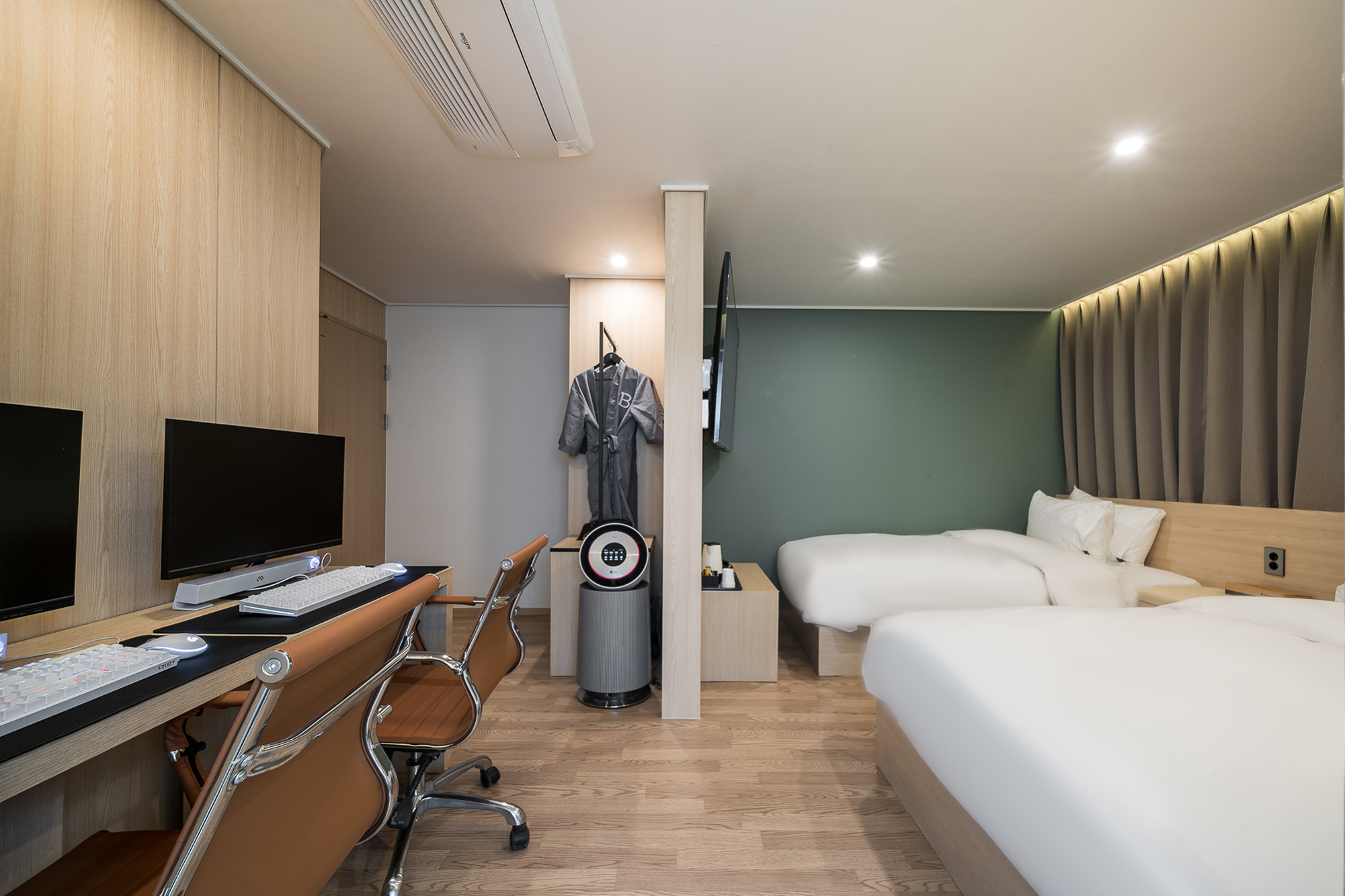 room detail thumbnail 1