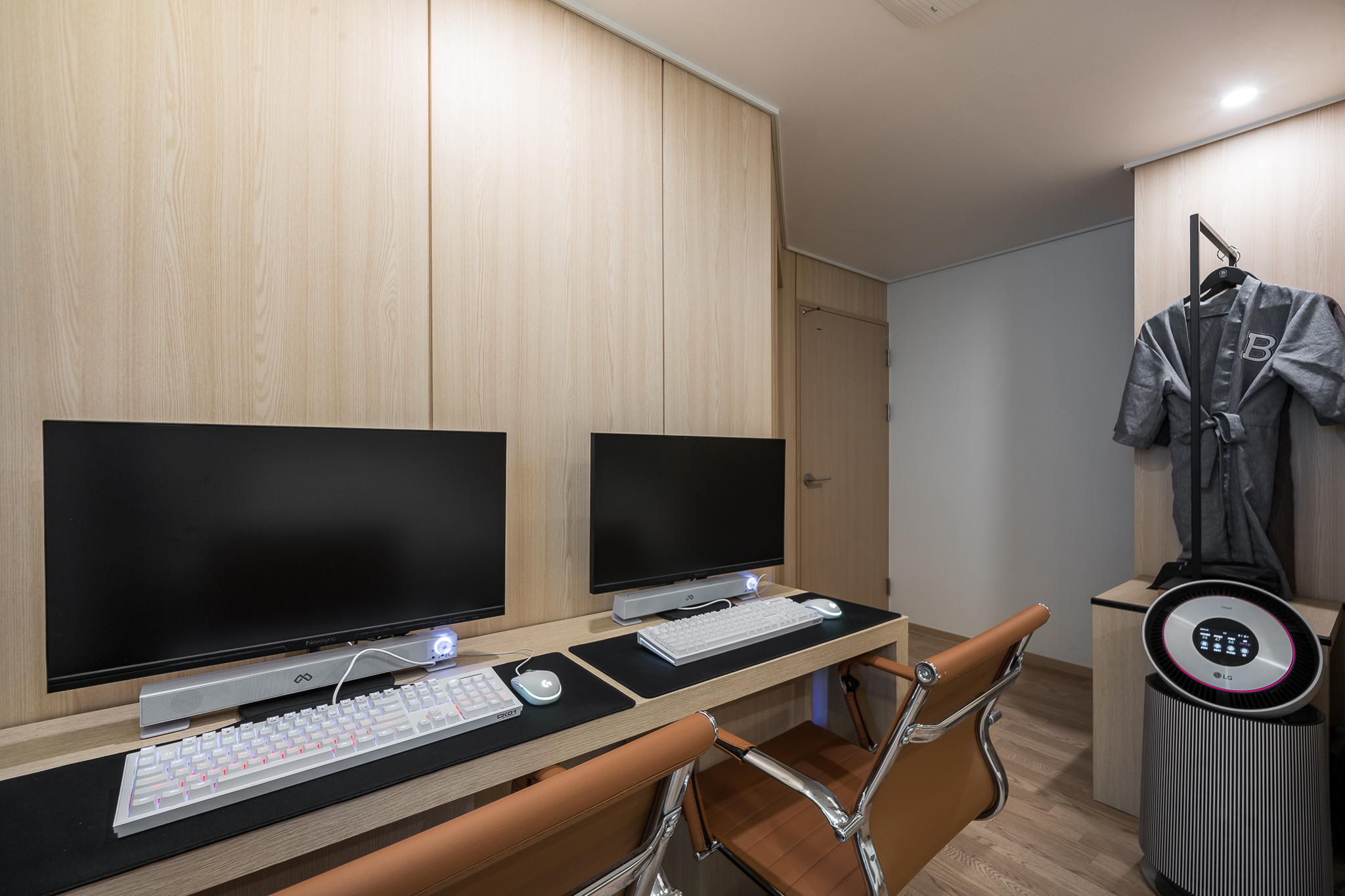 room detail thumbnail 2