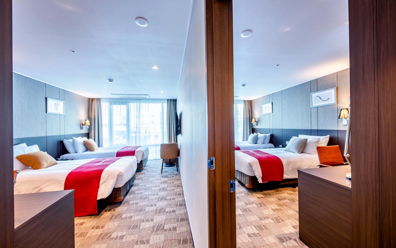Ramada Jeju City Hallの広めの客室