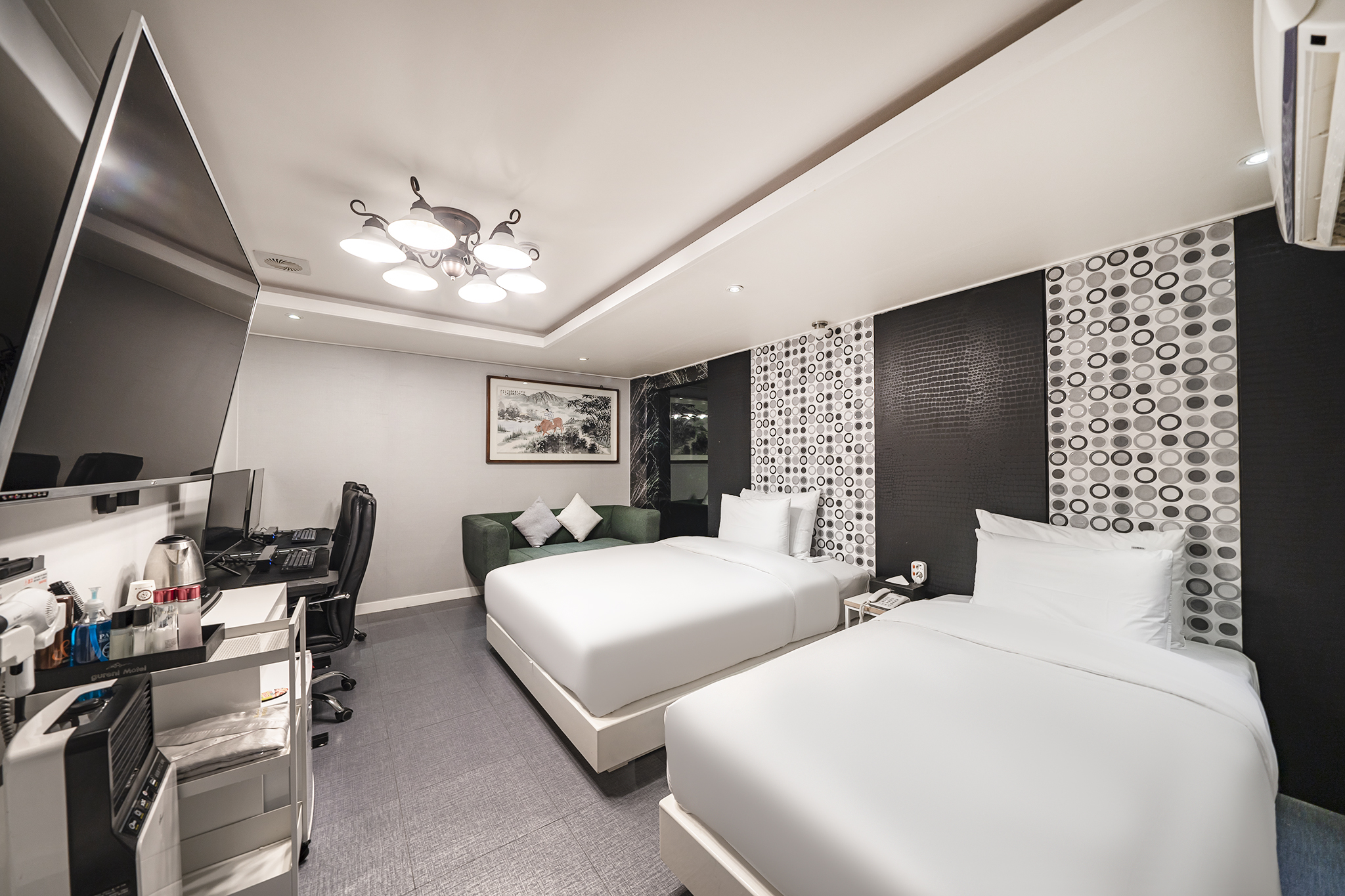 room detail thumbnail 2