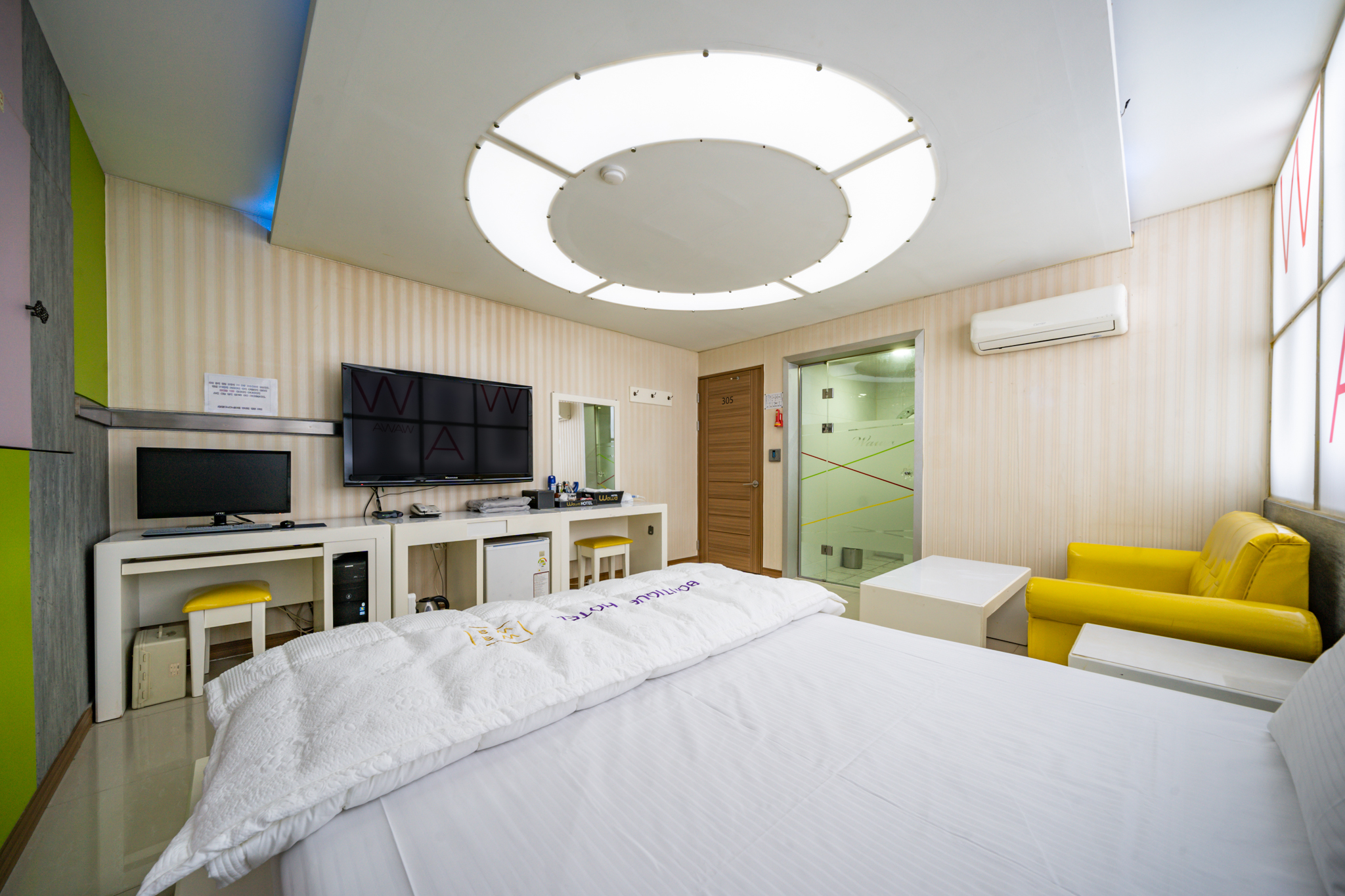 room detail thumbnail 2