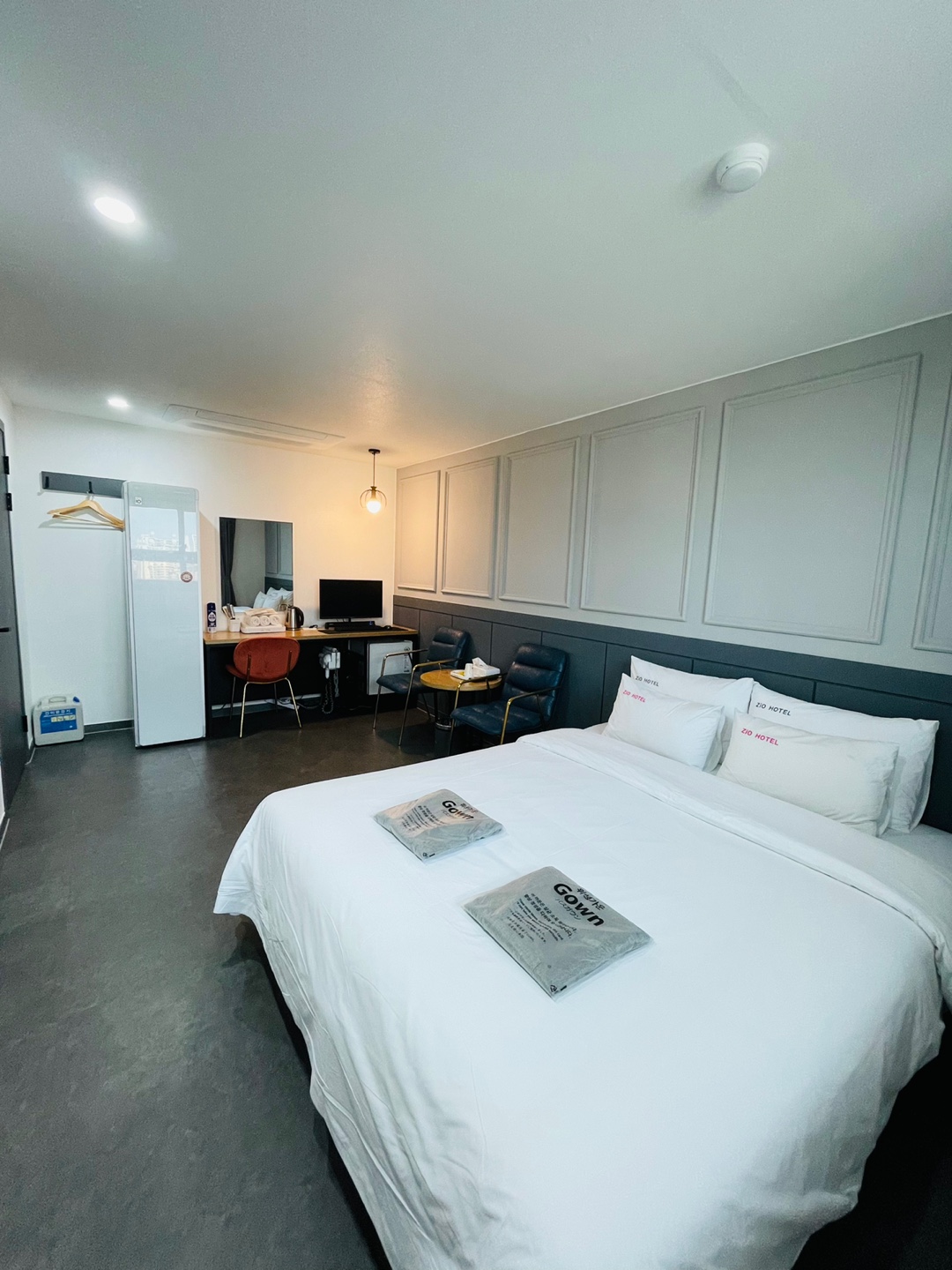 room detail thumbnail 1