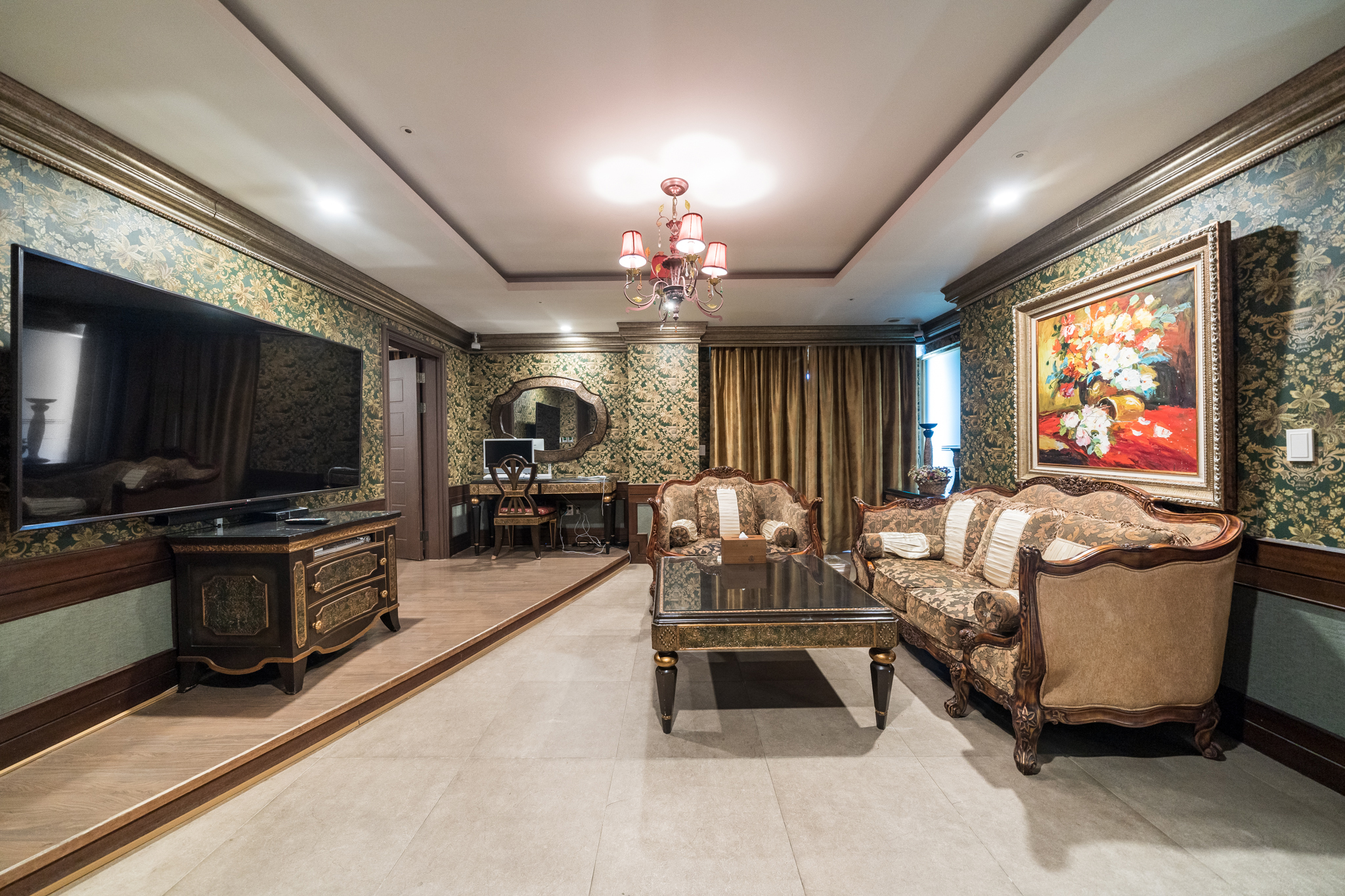 room detail thumbnail 2