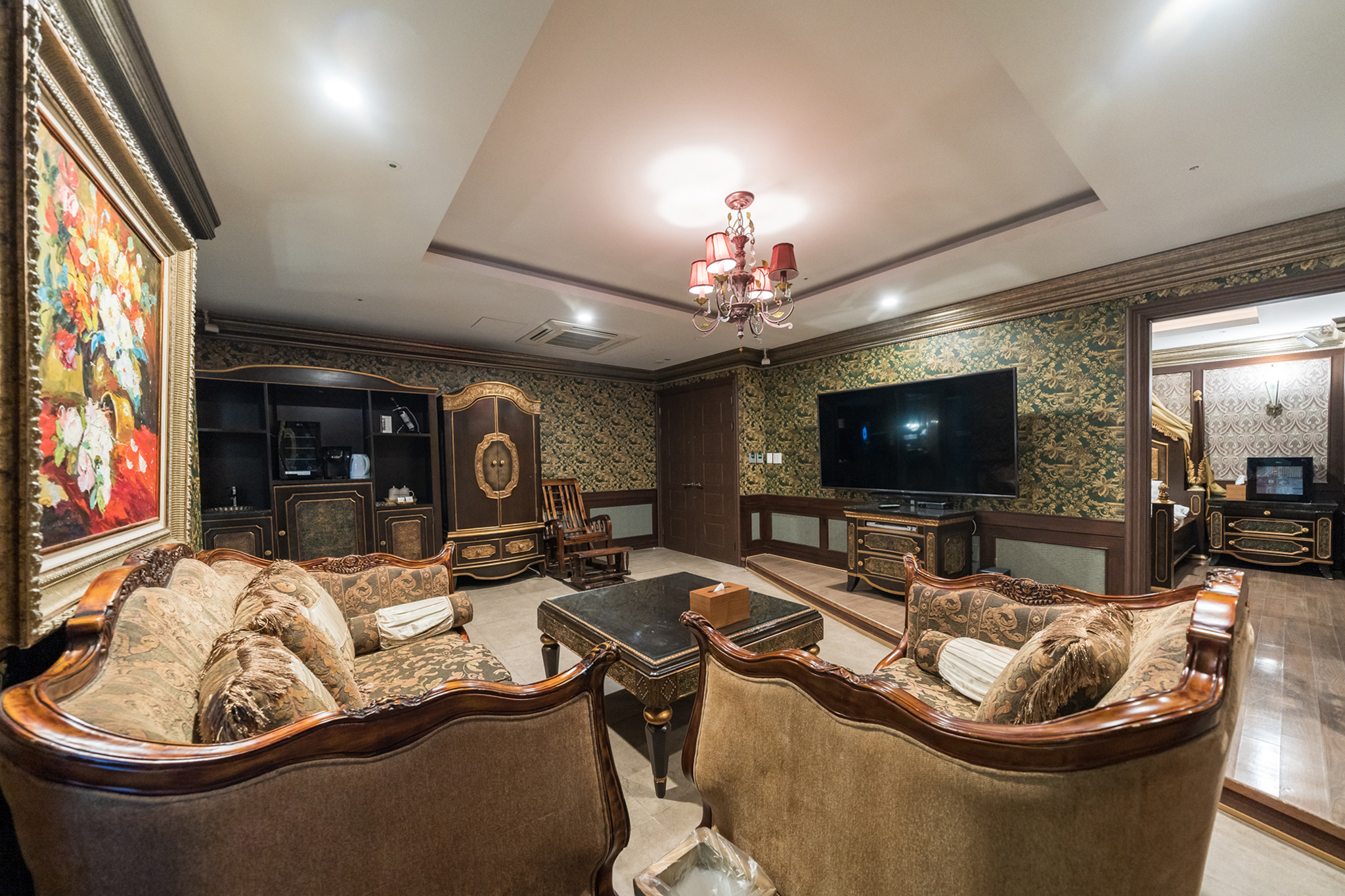 room detail thumbnail 0