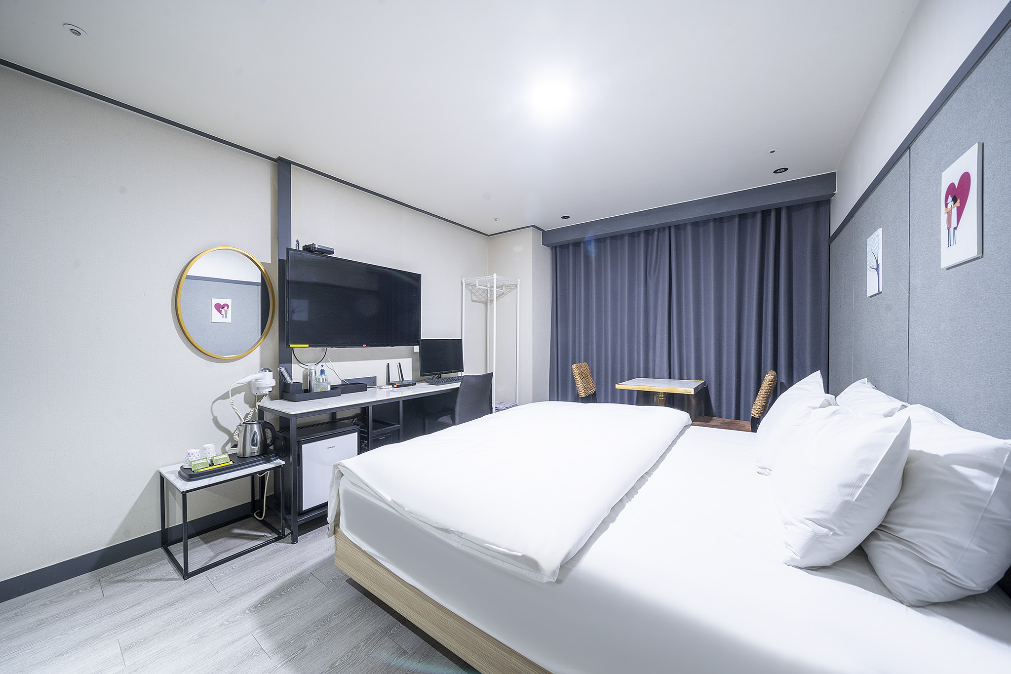 room detail thumbnail 2